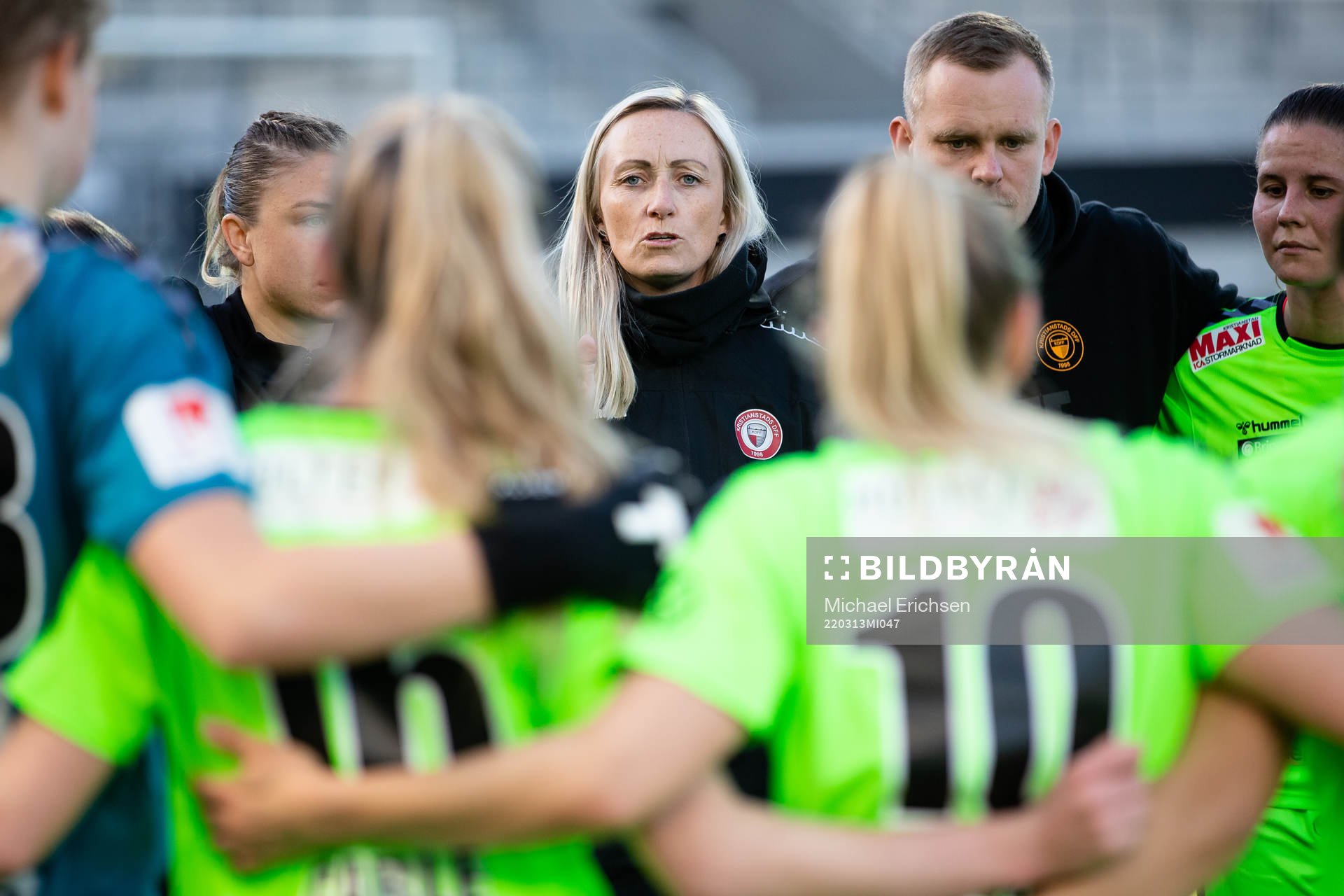 Kristianstads tränare Elisabet Gunnarsdóttir pratar med
