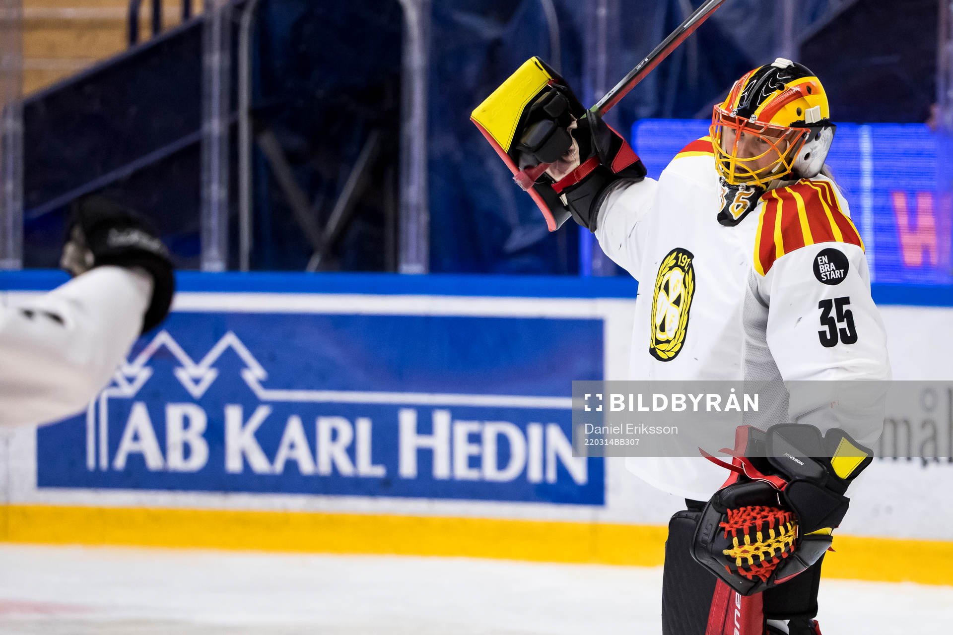 Brynäs målvakt Ellen Johnsson jublar