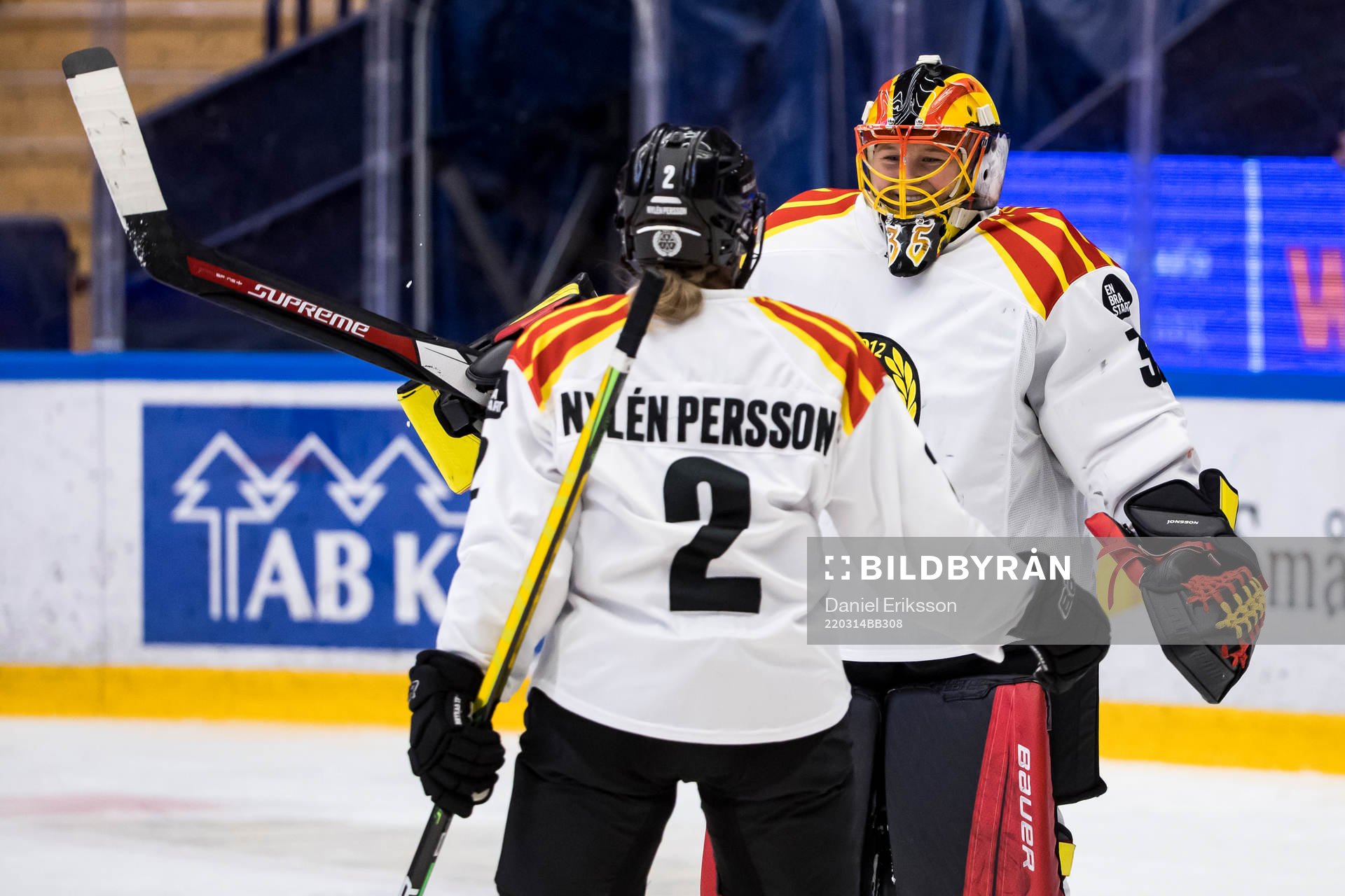Brynäs målvakt Ellen Johnsson jublar