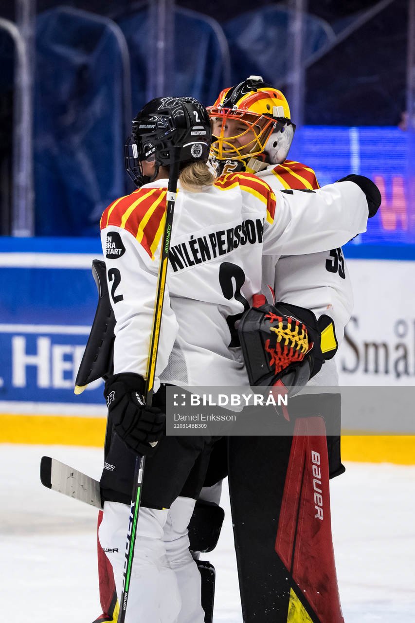 Brynäs målvakt Ellen Johnsson jublar