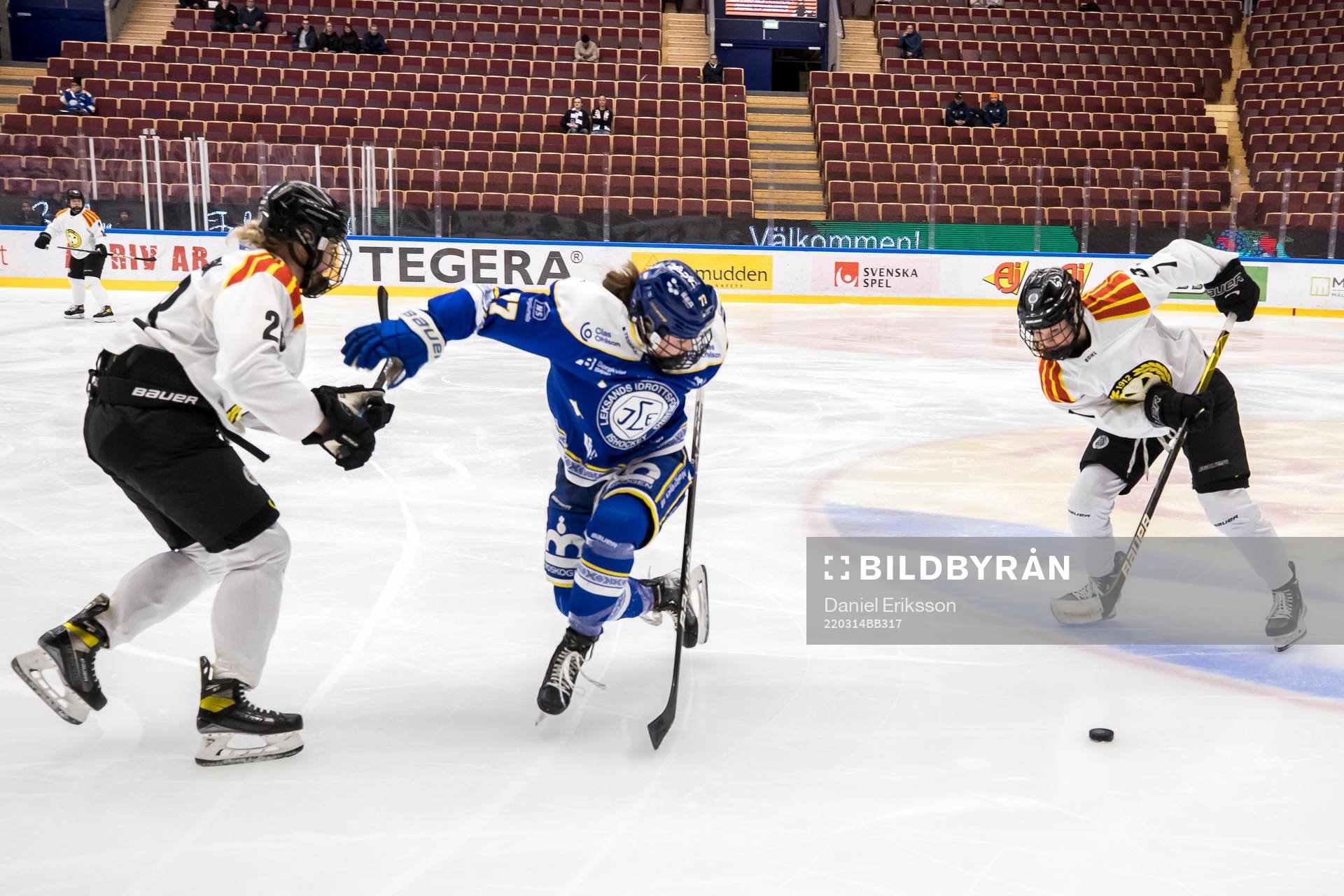 Brynäs Jenny Antonsson  och Leksands Celine Tardif och