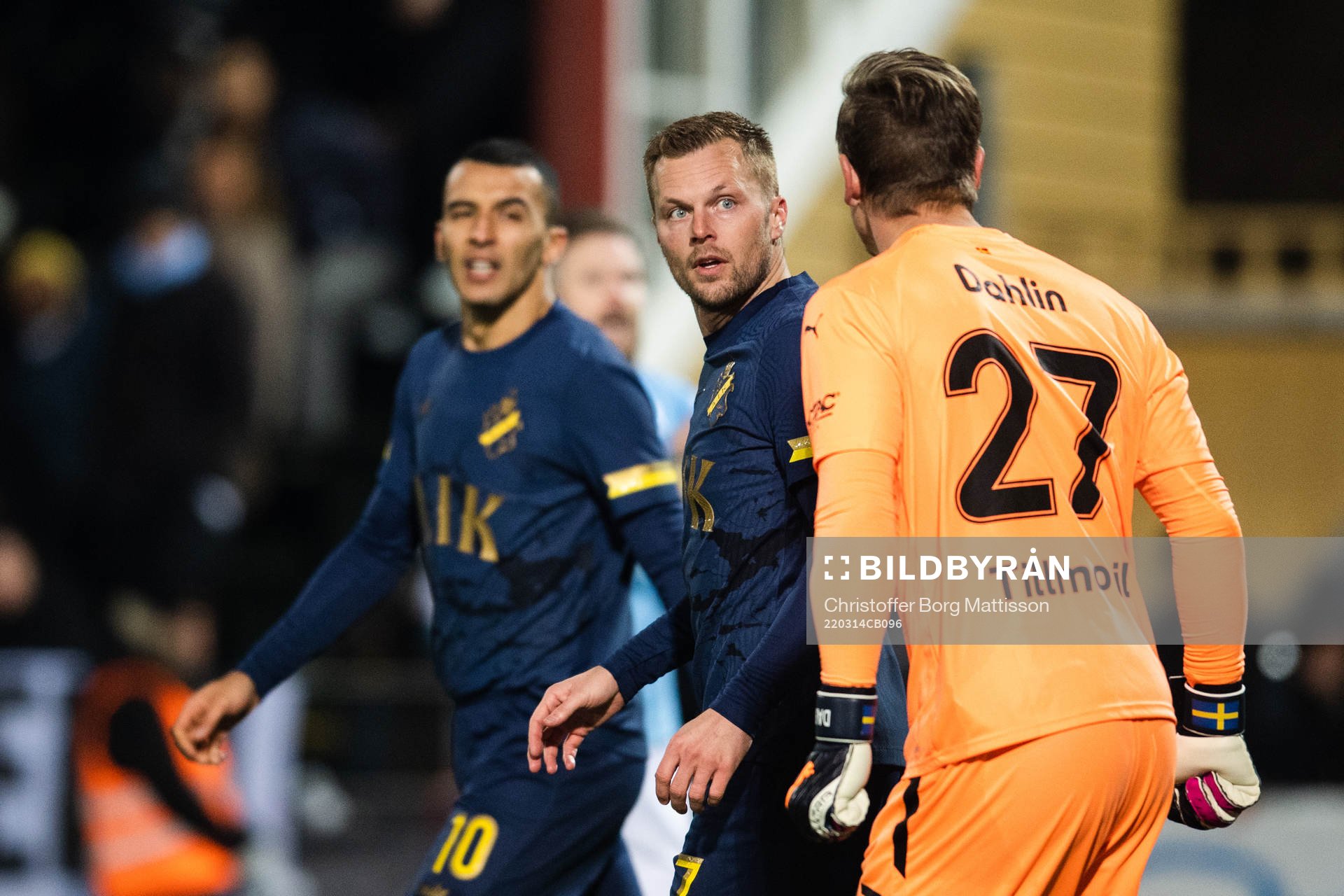 s Sebastian Larsson och Malmö FFs målvakt Johan Dahlin