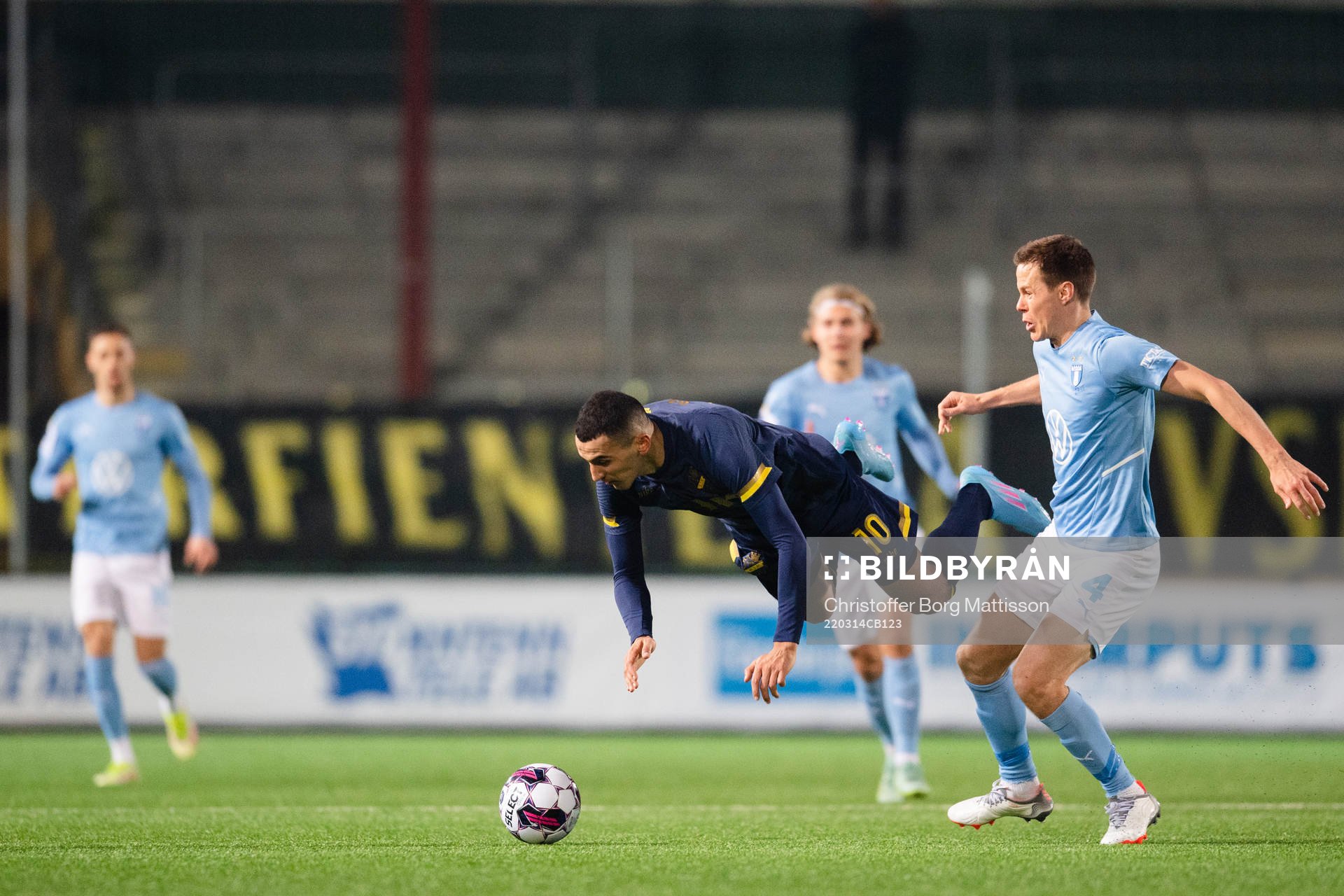s Nabil Bahoui och Malmö FFs Niklas Moisander