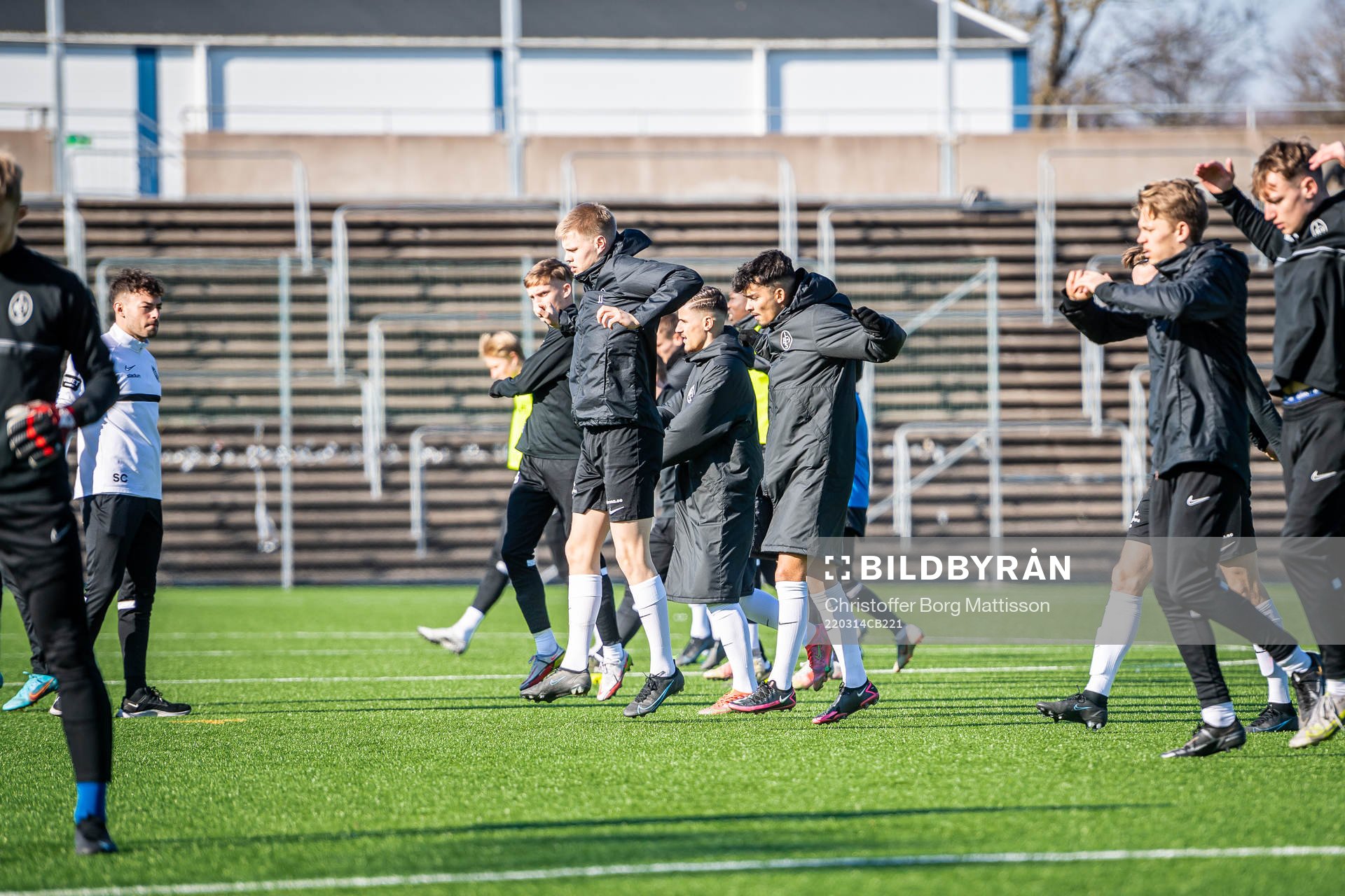 Landskronas spelare värmer upp