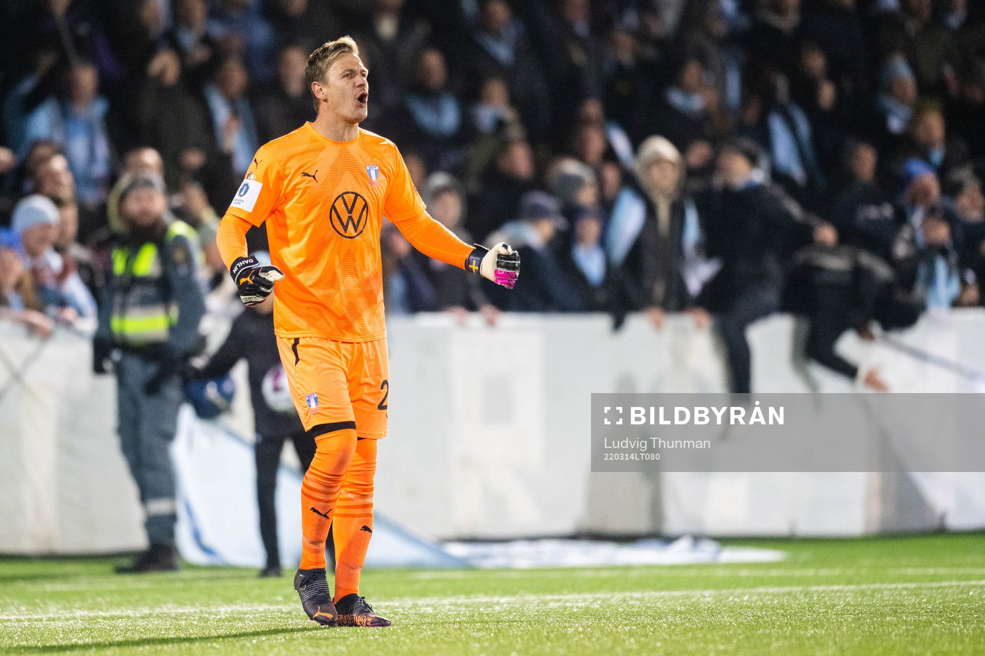 Malmö FFs målvakt Johan Dahlin jublar