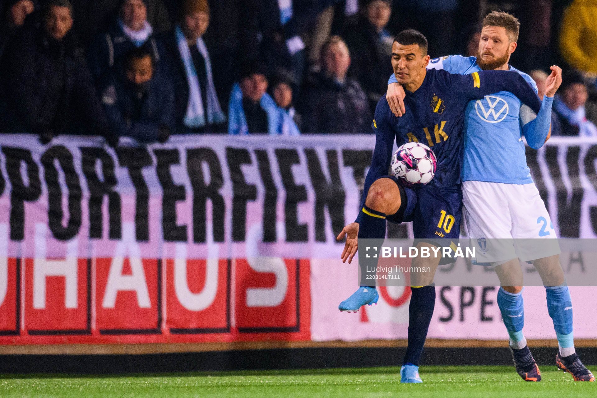s Nabil Bahoui coh Malmö FFs Lasse Nielsen
