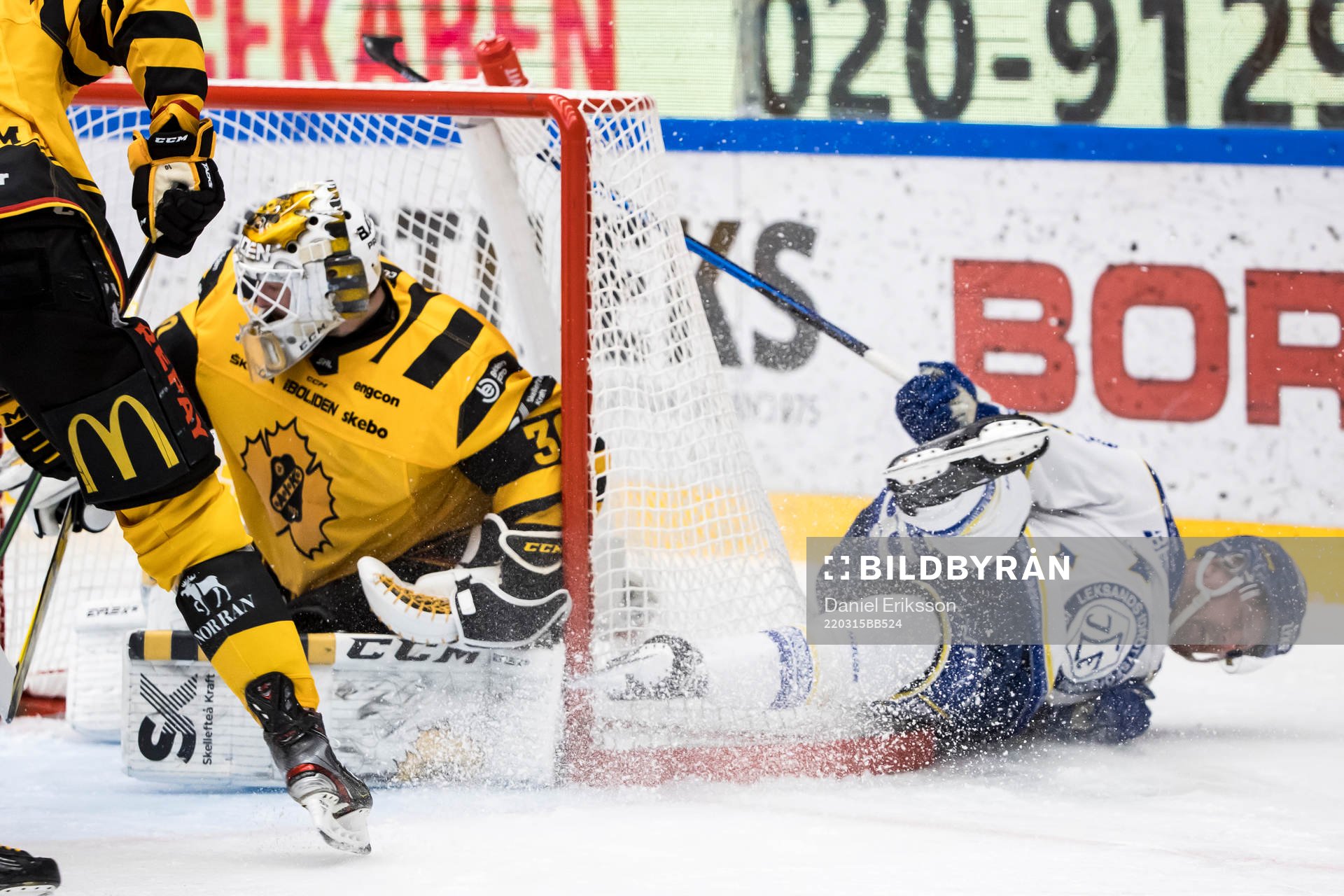 Skellefteås målvakt Gustaf Lindvall och Leksands Jonas