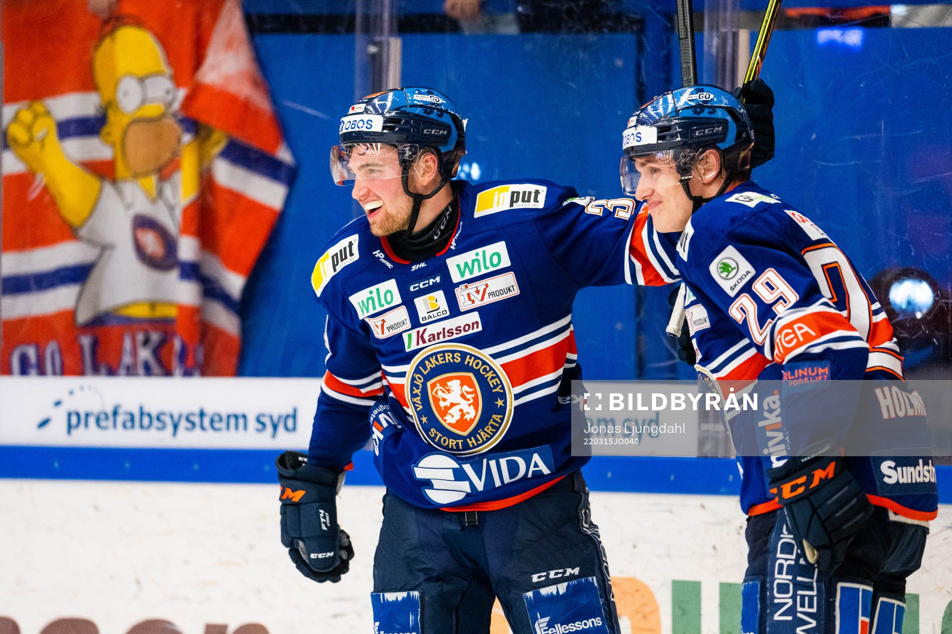 Växjös Glenn Gustafsson och Pontus Holmberg jublar