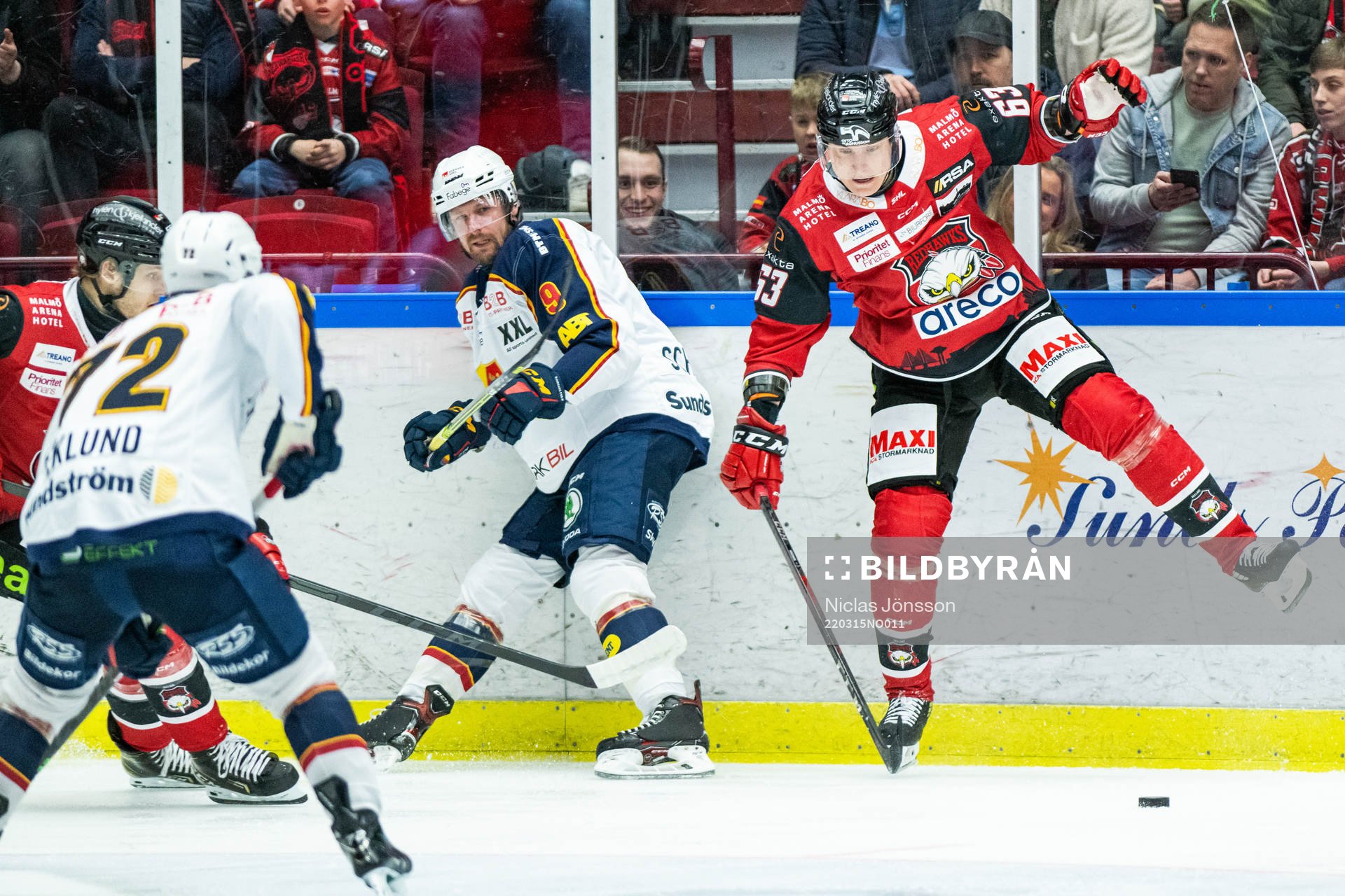 Djurgårdens Cameron Schilling  och Malmö Redhawks Fredrik