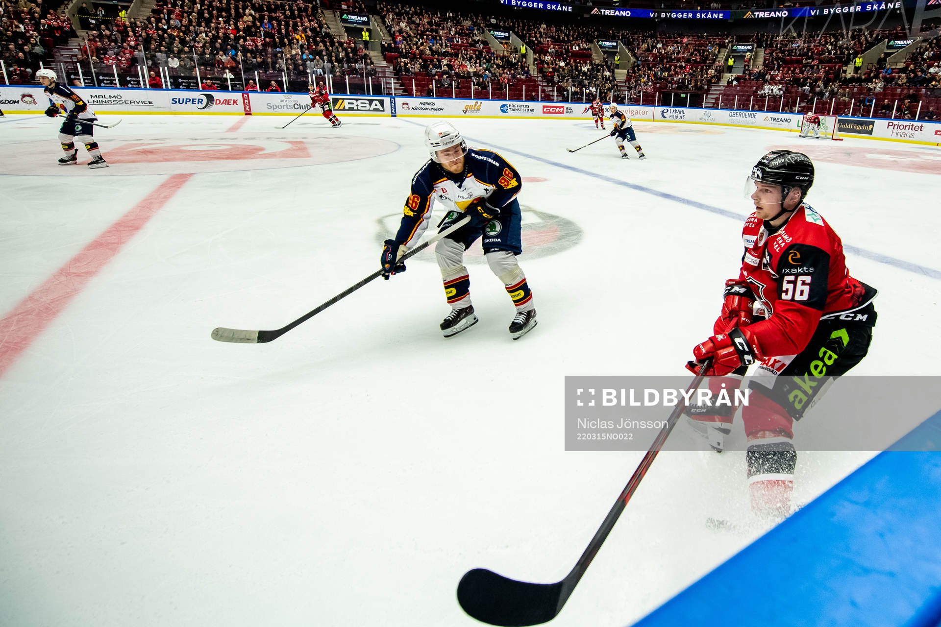 Djurgårdens Matthew Lorito och Malmö Redhawks Anton Olsson