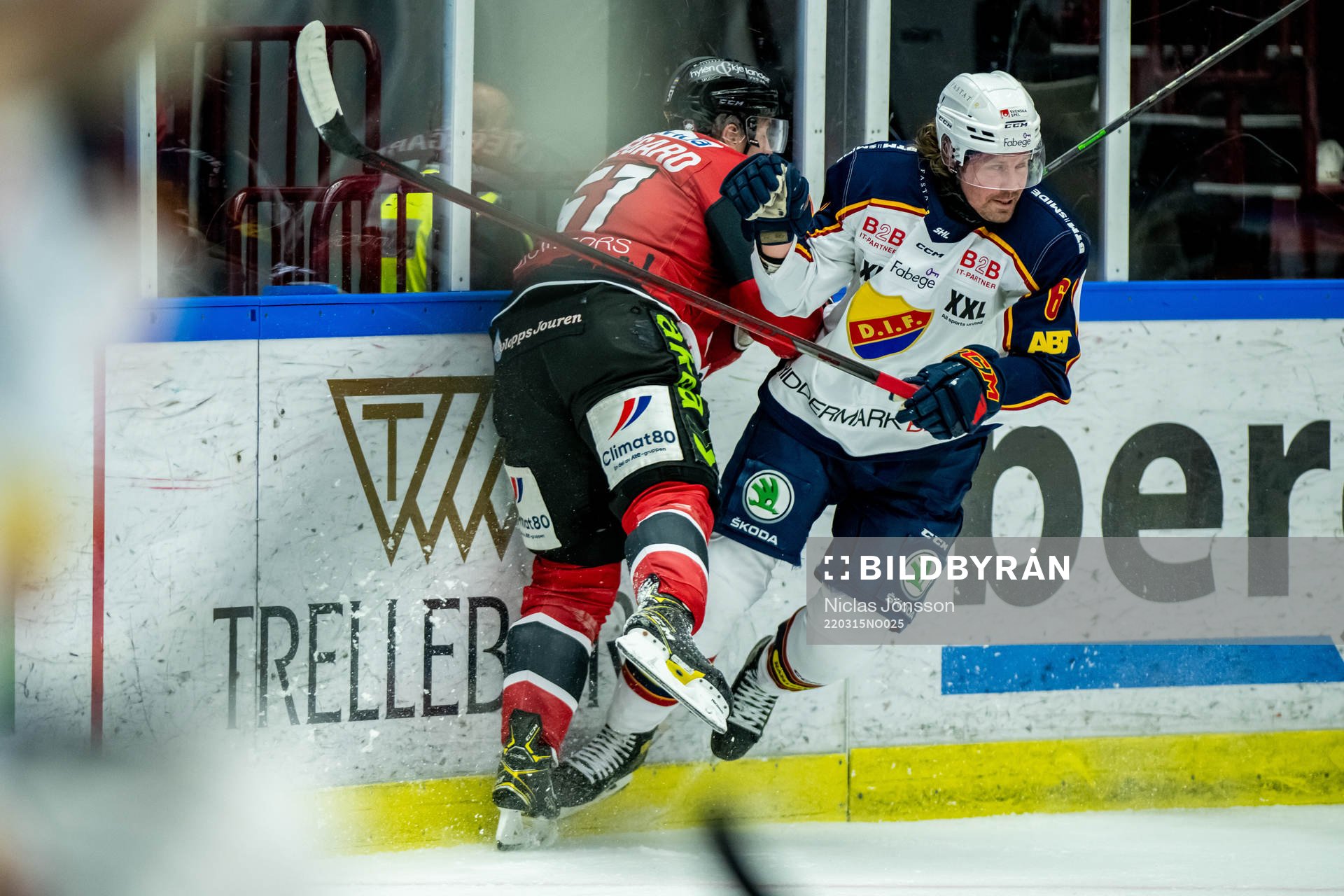 Malmö Redhawks Emil Sylvegård och Djurgårdens Stefan Warg