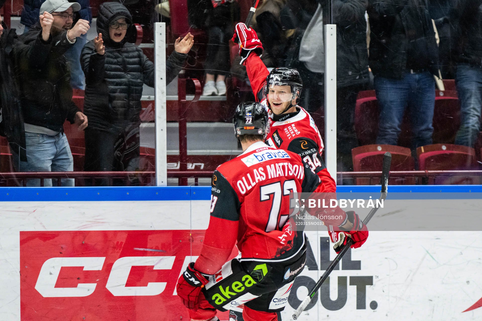 Malmö Redhawks Carl Söderberg jublar