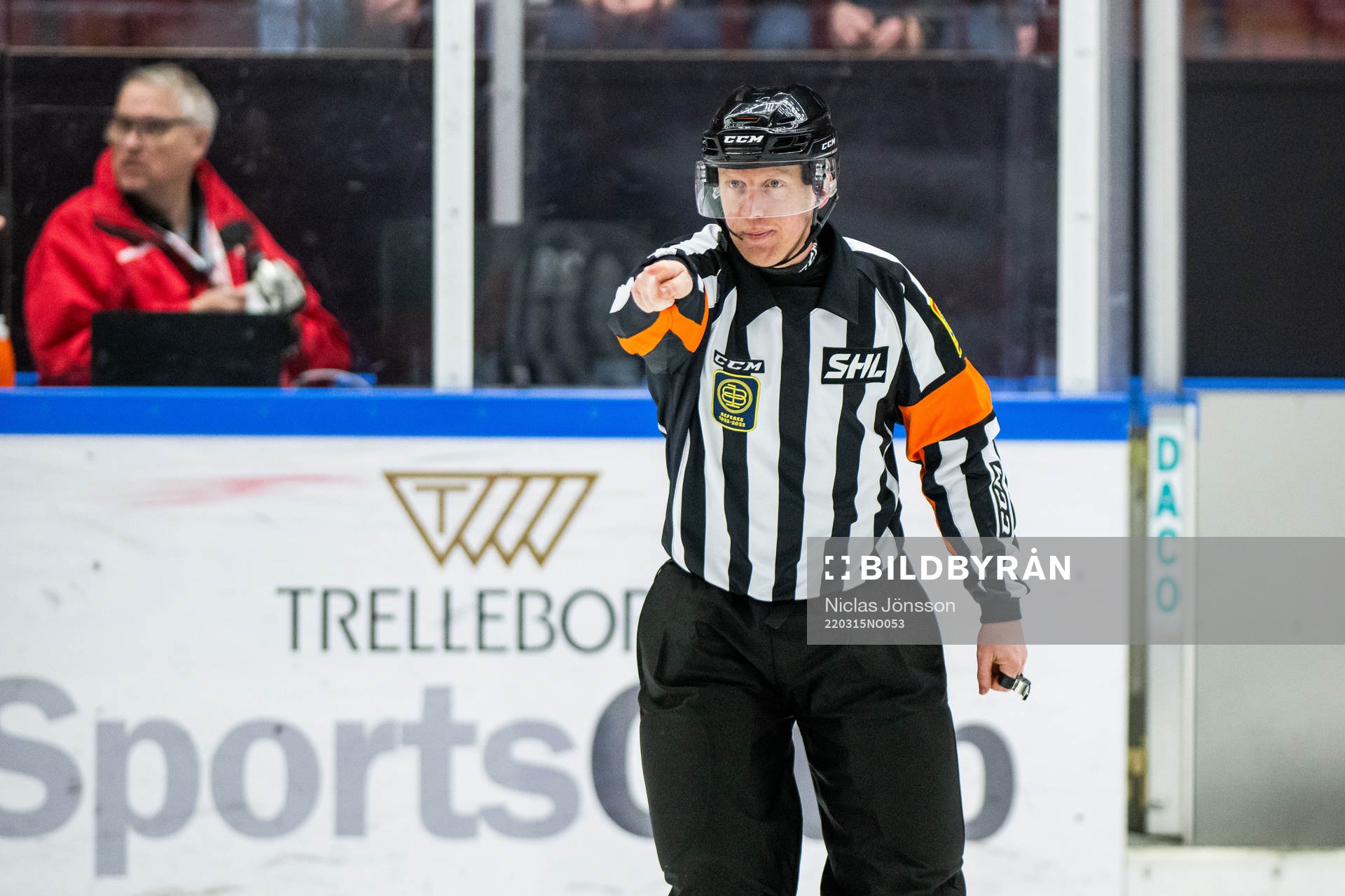 Domare Mikael Holm dömer mål till 2-1