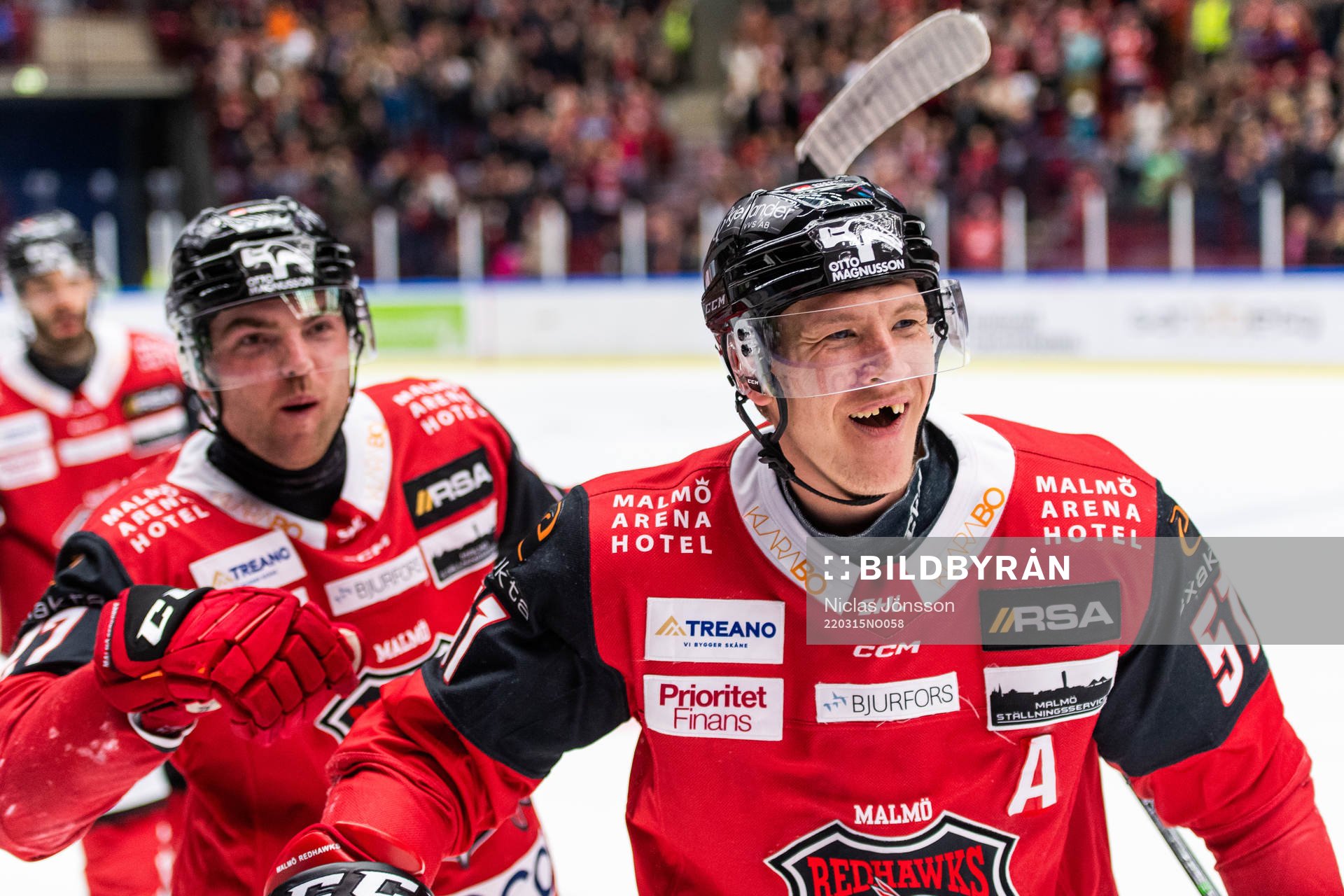 Malmö Redhawks Emil Sylvegård jublar