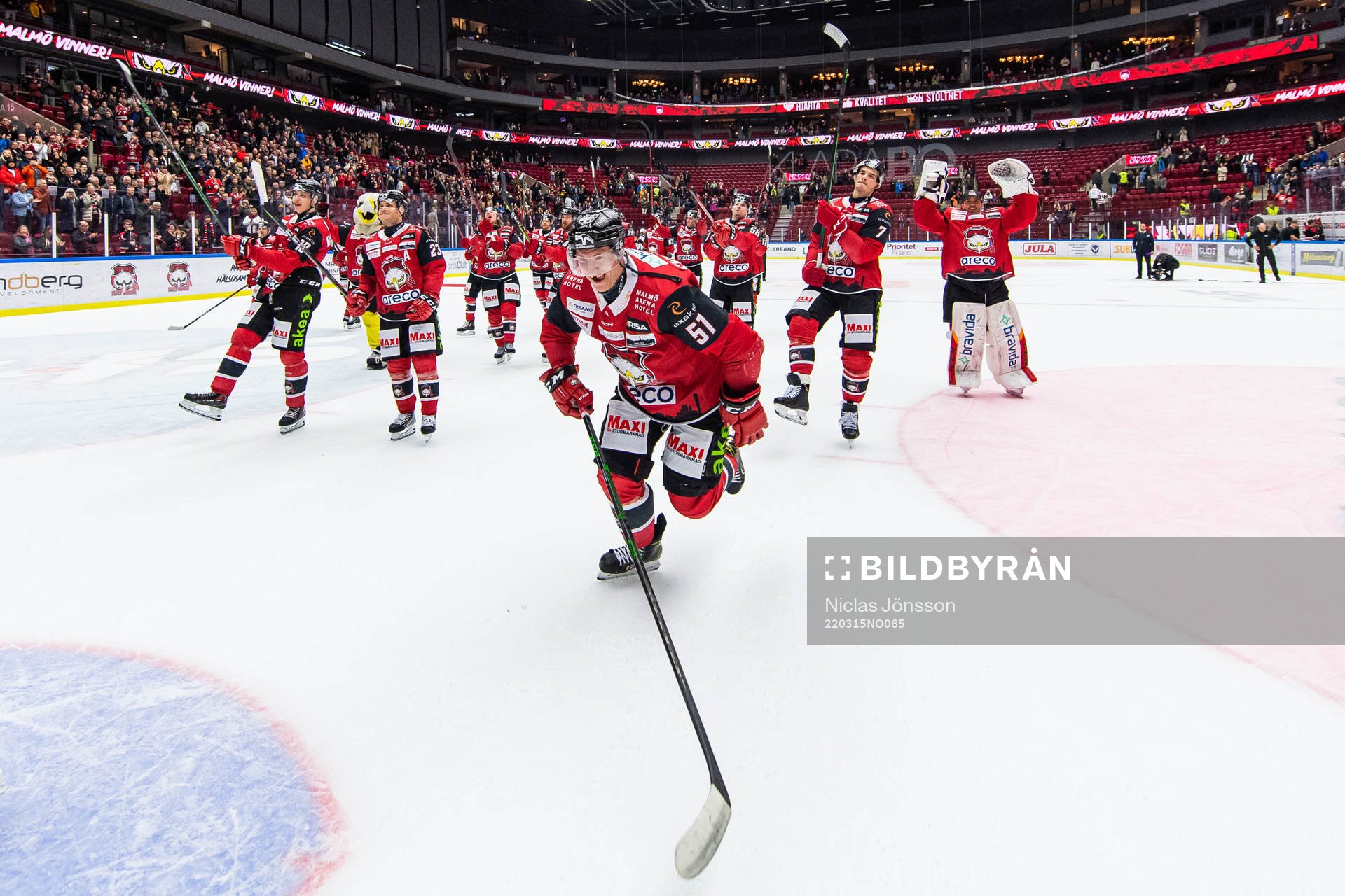 Malmö Redhawks Emil Sylvegård jublar