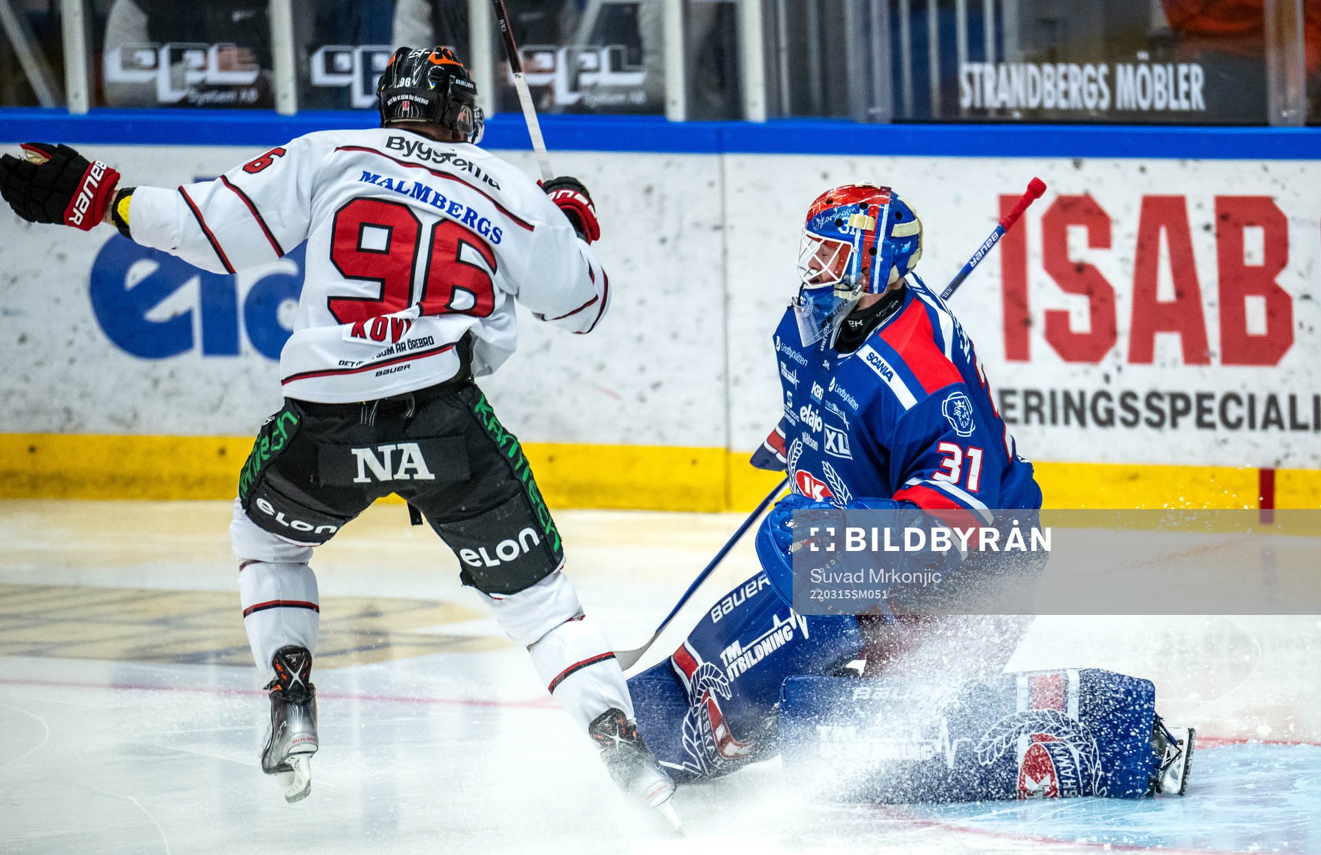 Örebros Robin Kovacs och Oskarshamns målvakt Tim Juel