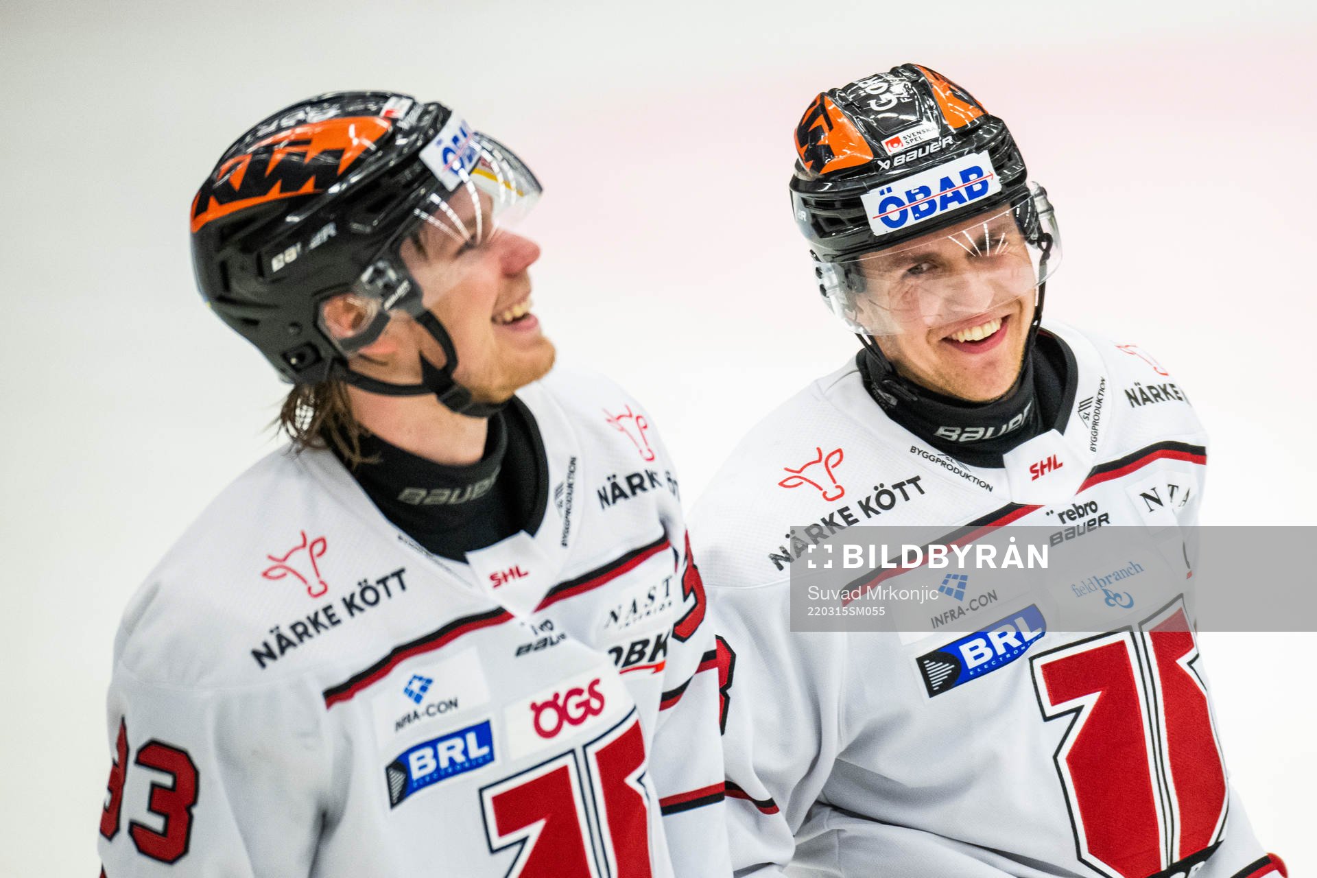 Örebros Oliver Eklind jublar med Christopher Mastomäki
