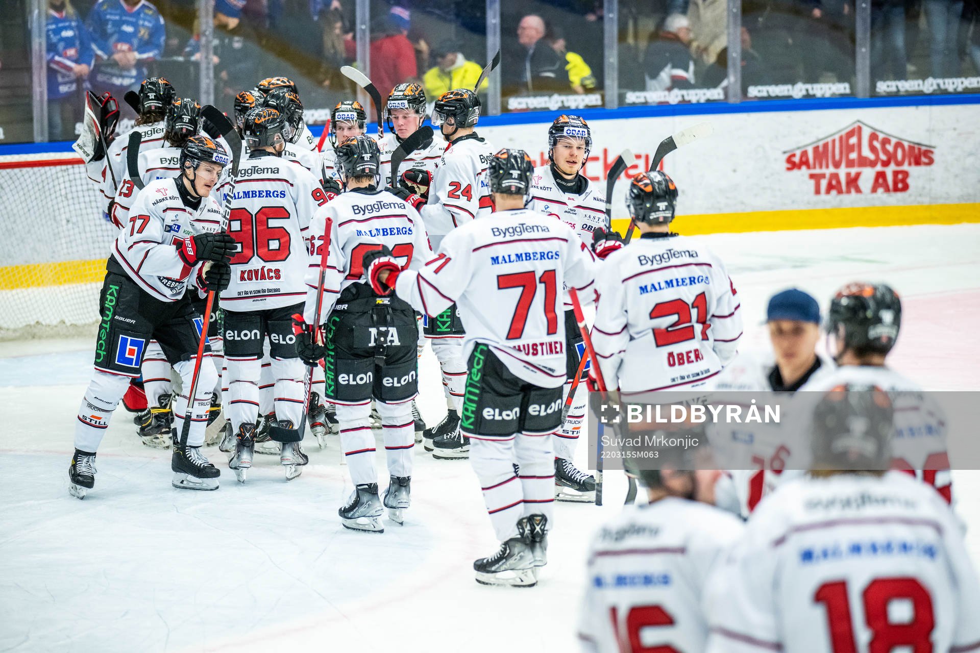 Örebros spelare jublar