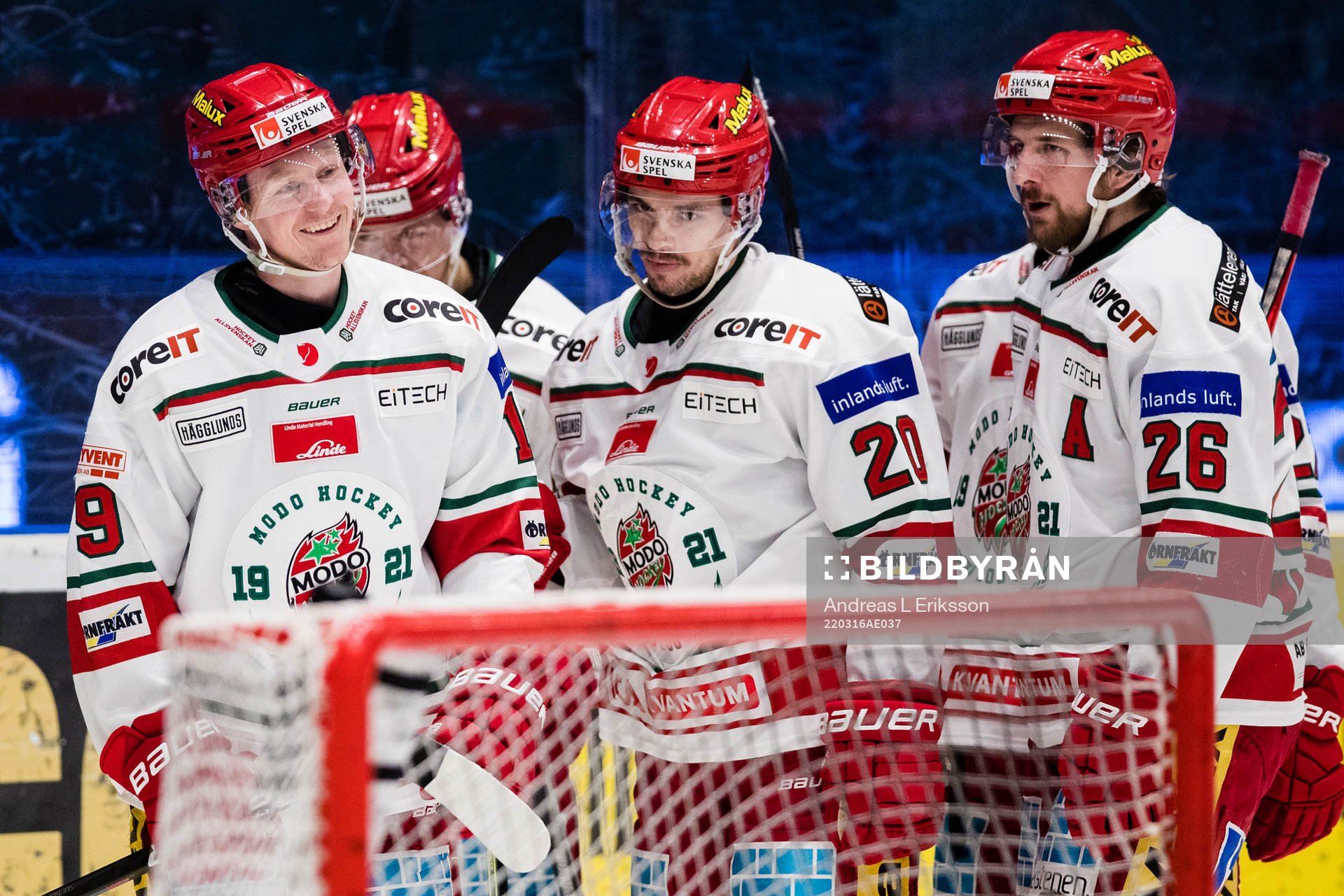 Modos Erik Karlsson jublar