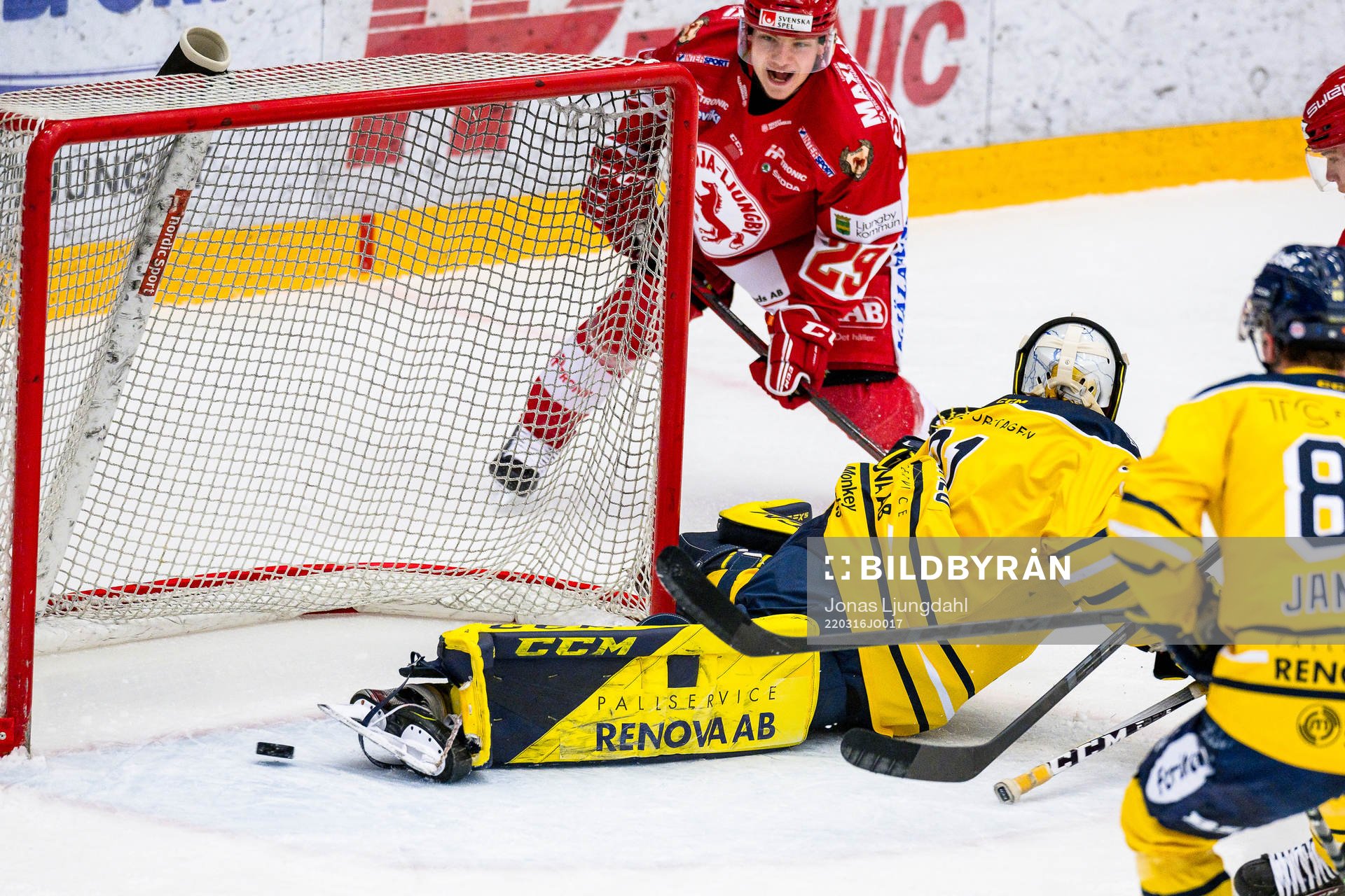 Troja/Ljungbys Victor Stjernborg  oroar vid Södertäljes