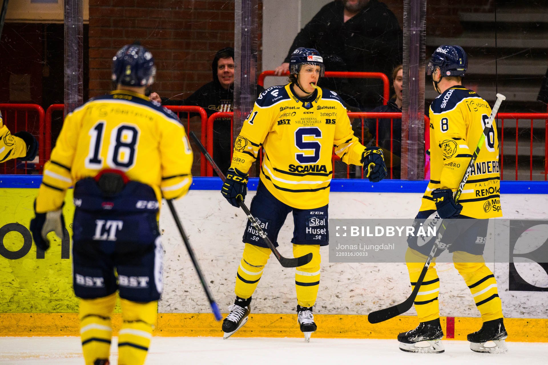 Södertäljes Emil Aronsson jublar