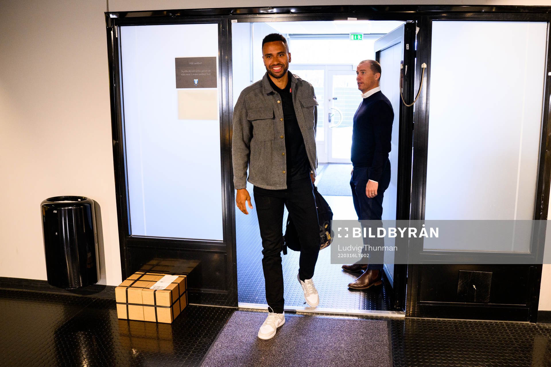 Isaac Kiese Thelin och sportdirektör Daniel Andersson