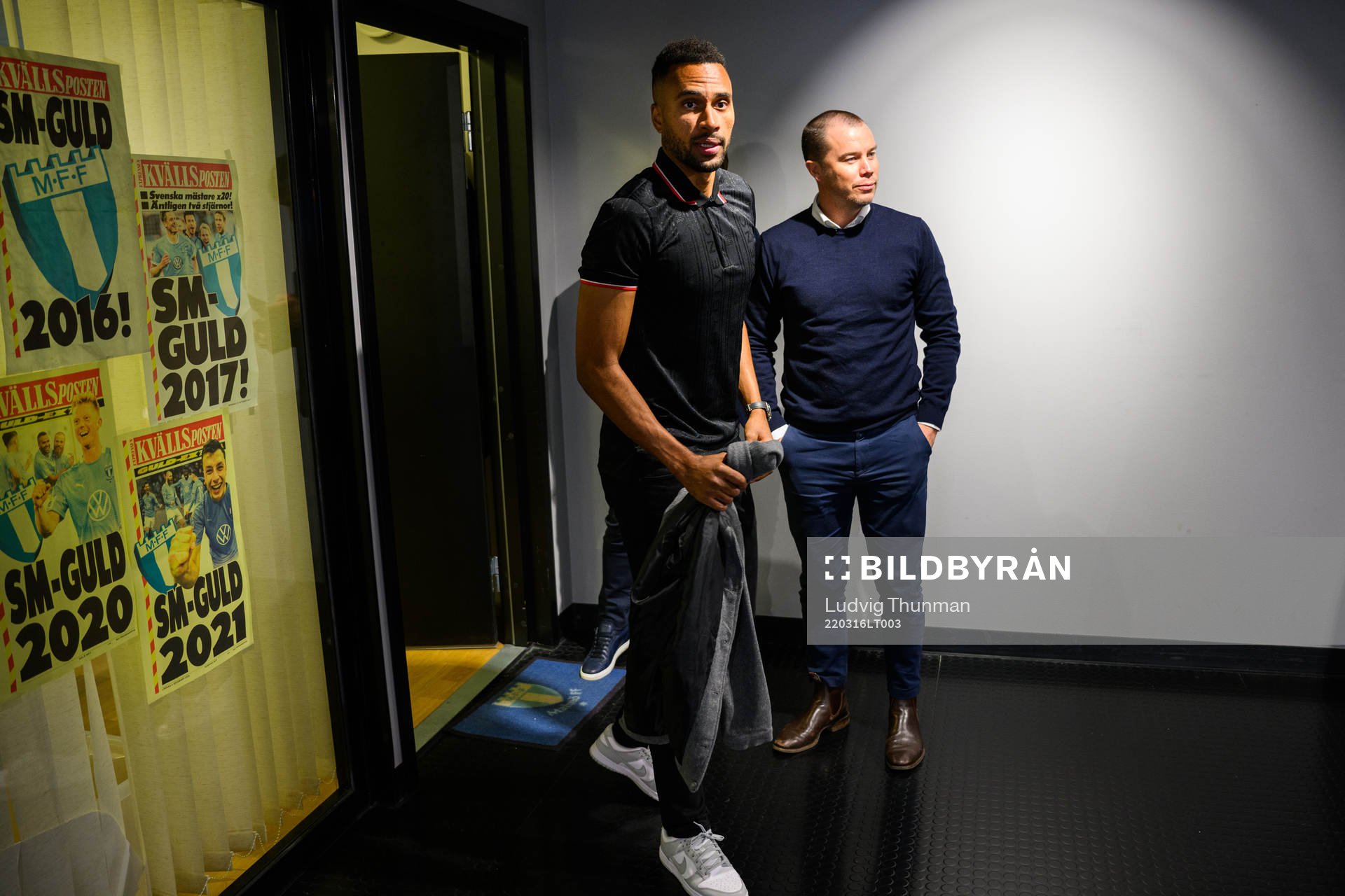 Isaac Kiese Thelin och sportdirektör Daniel Andersson