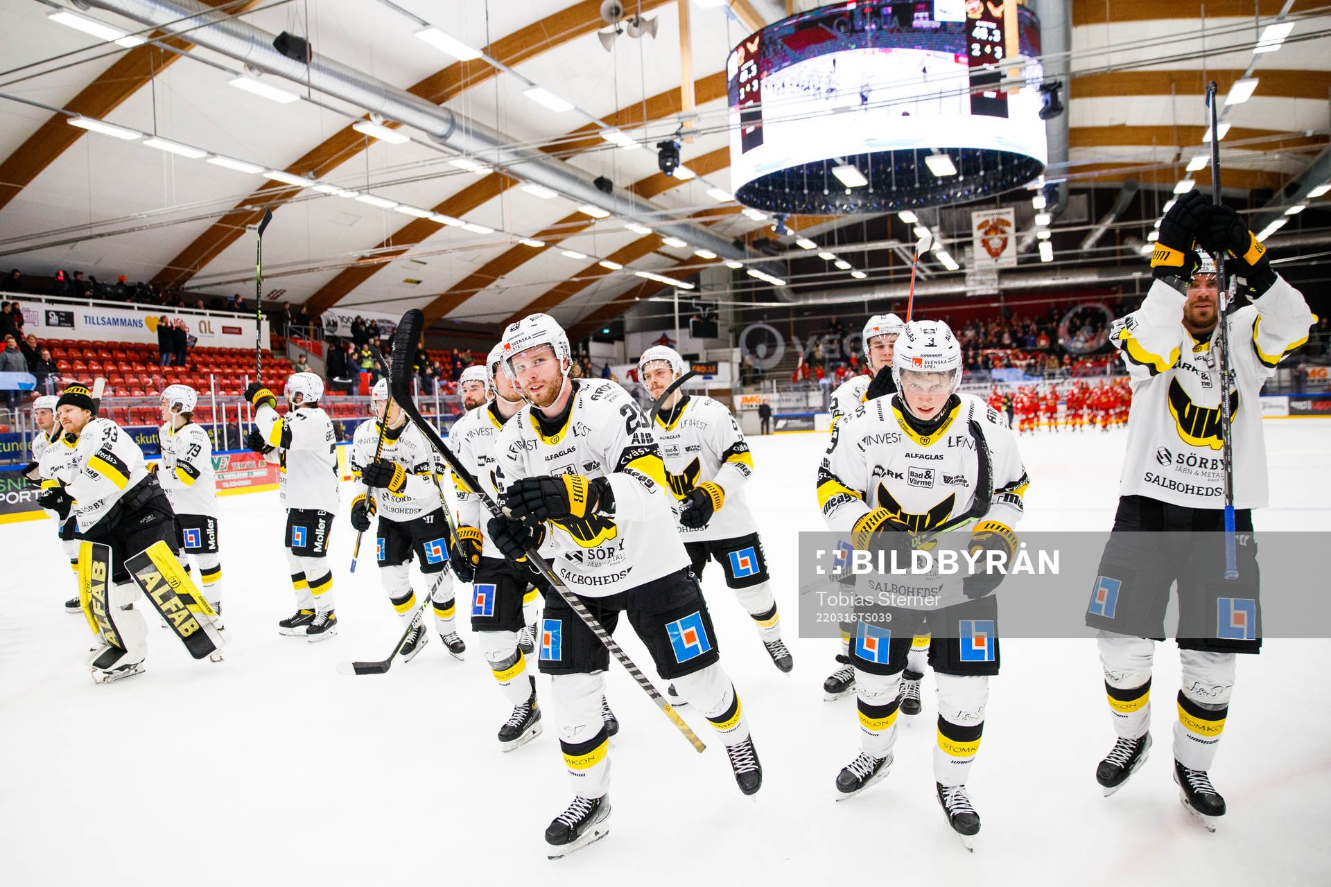Västerås spelare jublar