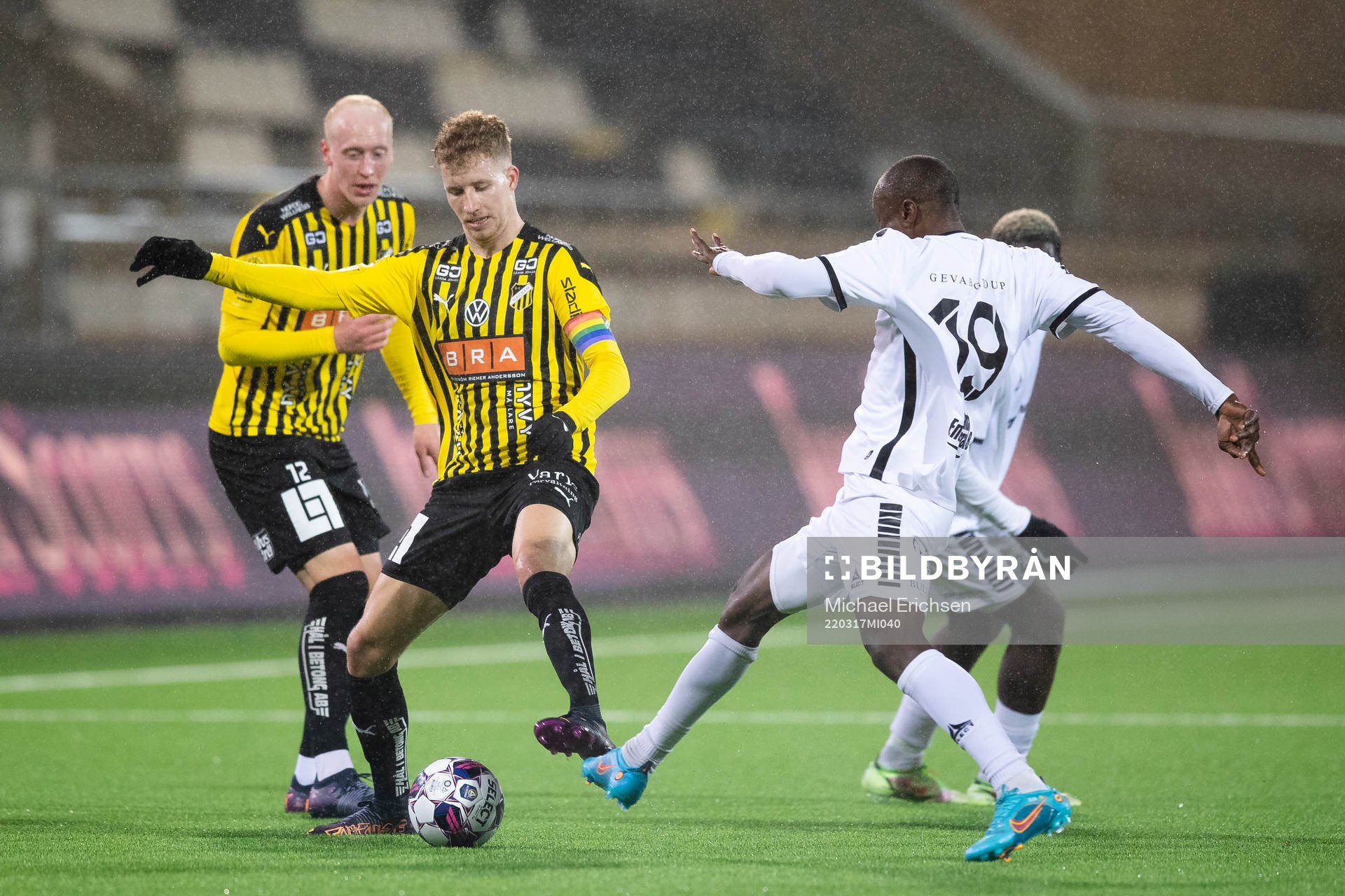 Häckens Samuel Gustafson och Utsiktens Nsima Peter
