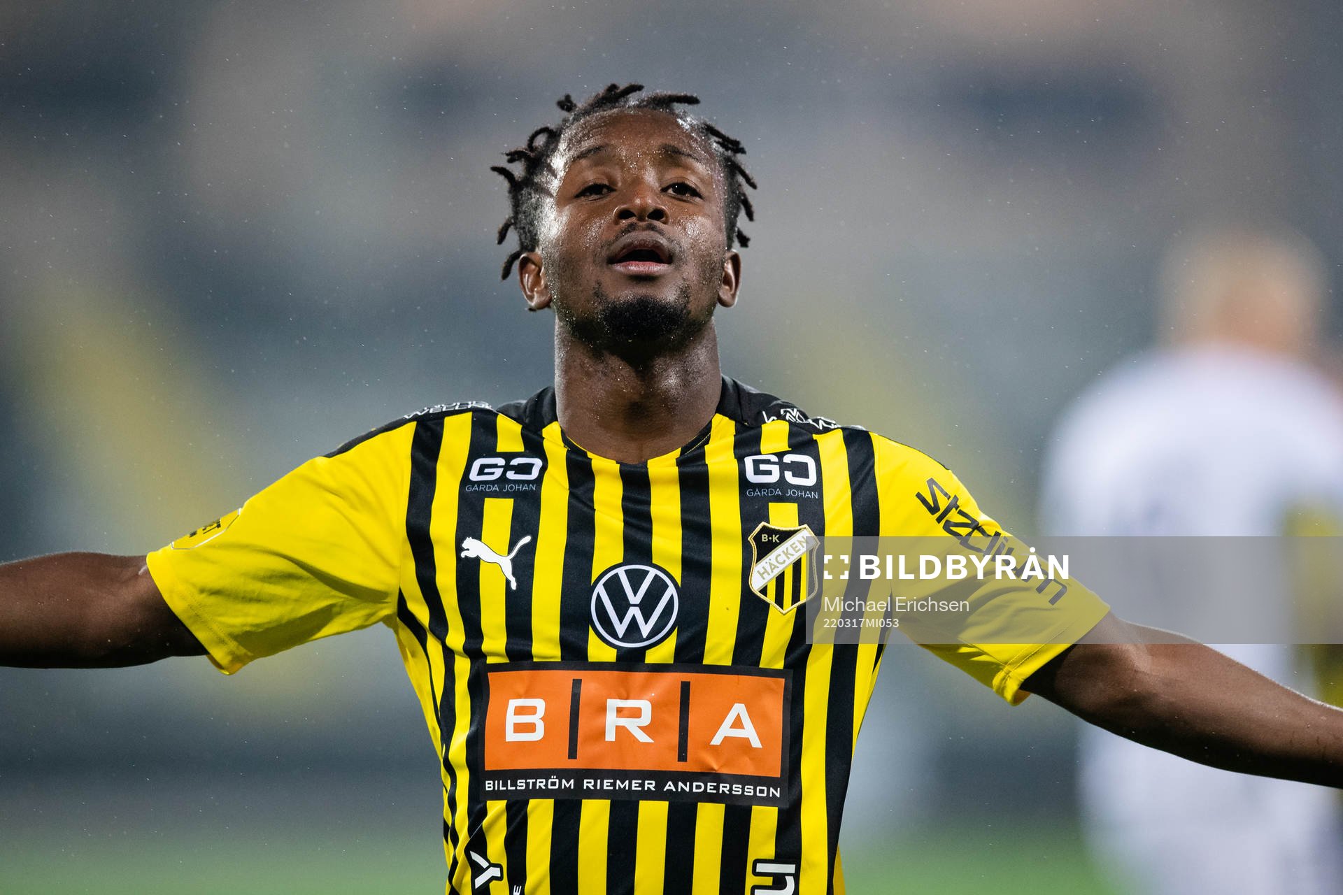 Häckens Ibrahim Sadiq jublar efter 2-2 under fotbollsmatchen i träningsmatchen mellan Häcken och Utsikten den 17 mars 2022 i Göteborg. 