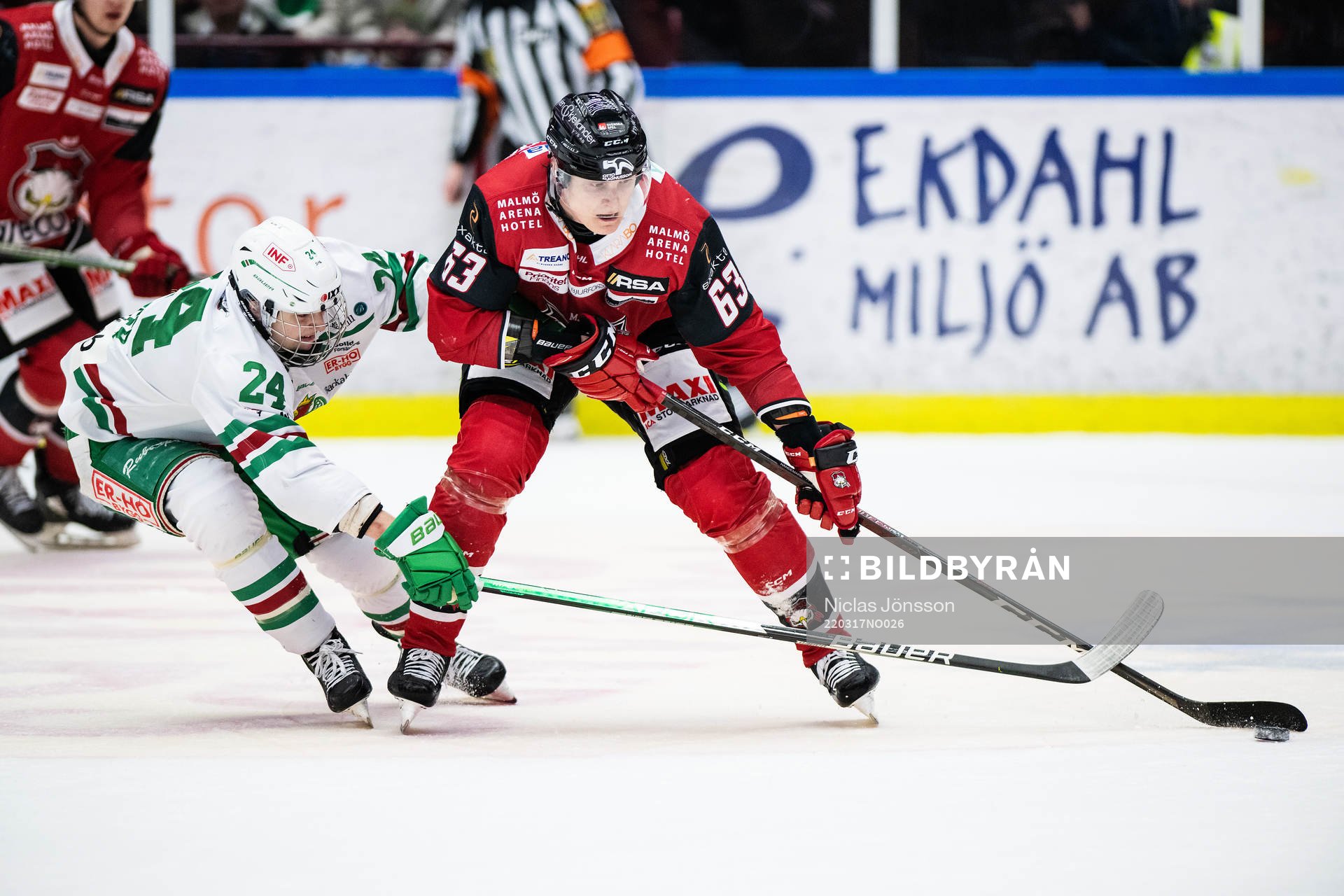 Rögles Marco Kasper och Malmö Redhawks Fredrik Händemark