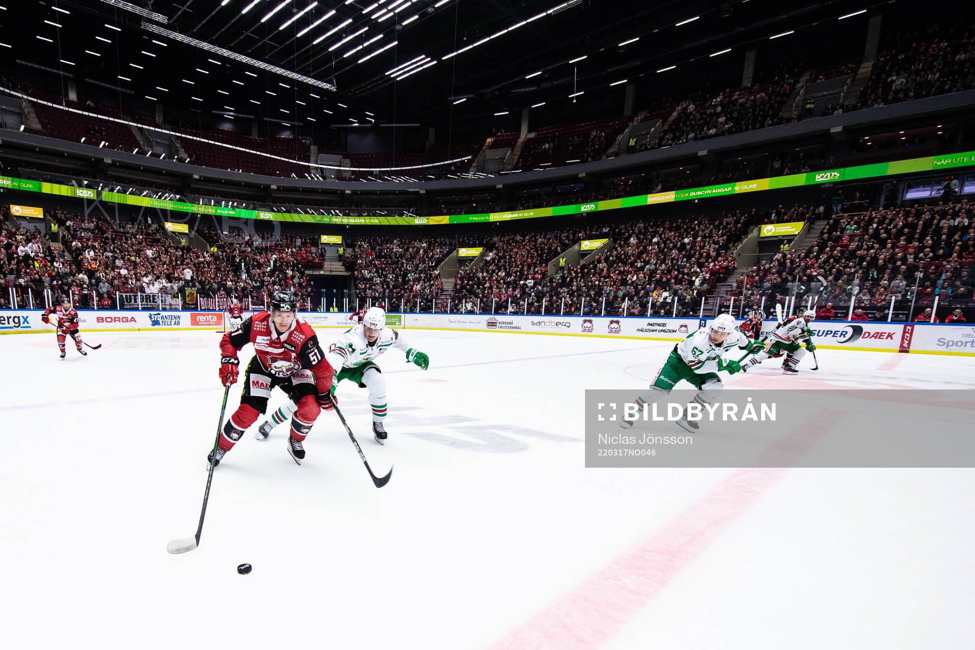 Malmö Redhawks Emil Sylvegård och Rögles Adam Edström