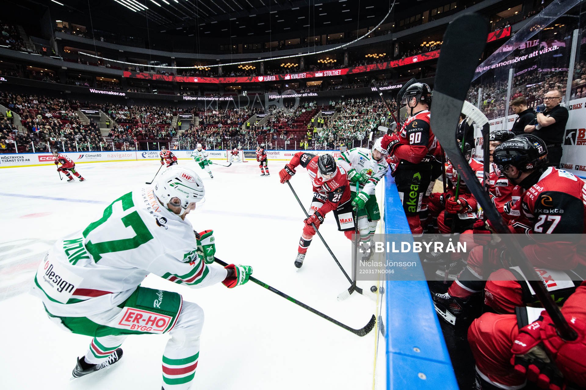 Malmö Redhawks Eric Engstrand och Rögles Linus Sjödin
