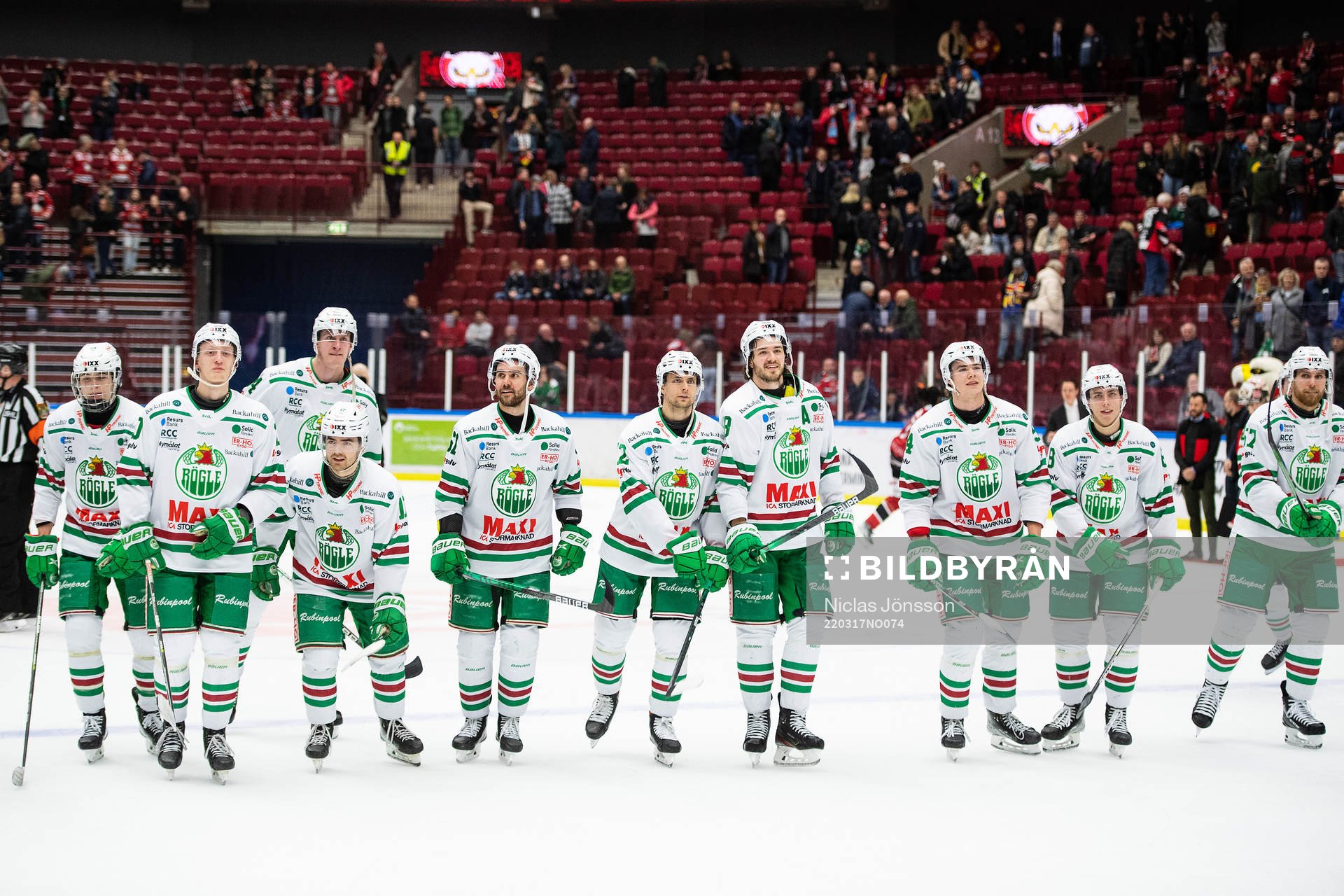 Rögles spelare jublar