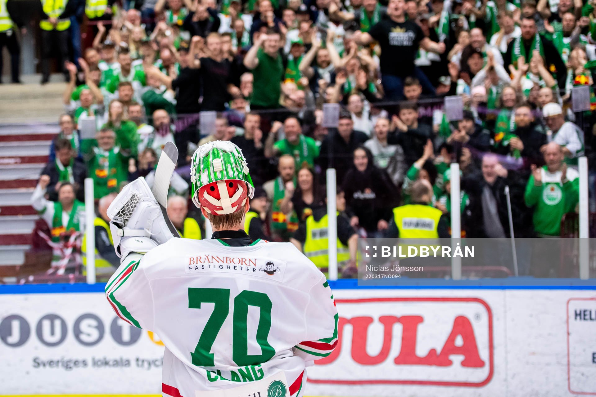 Rögles målvakt Calle Clang jublar