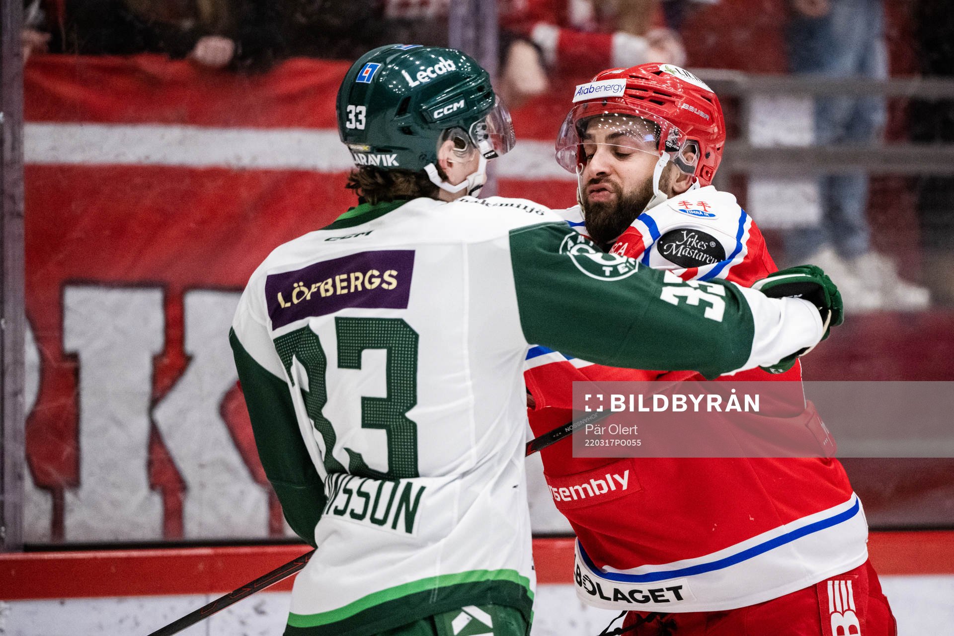 Färjestads Albert Johansson och Timrås Robin Hanzl