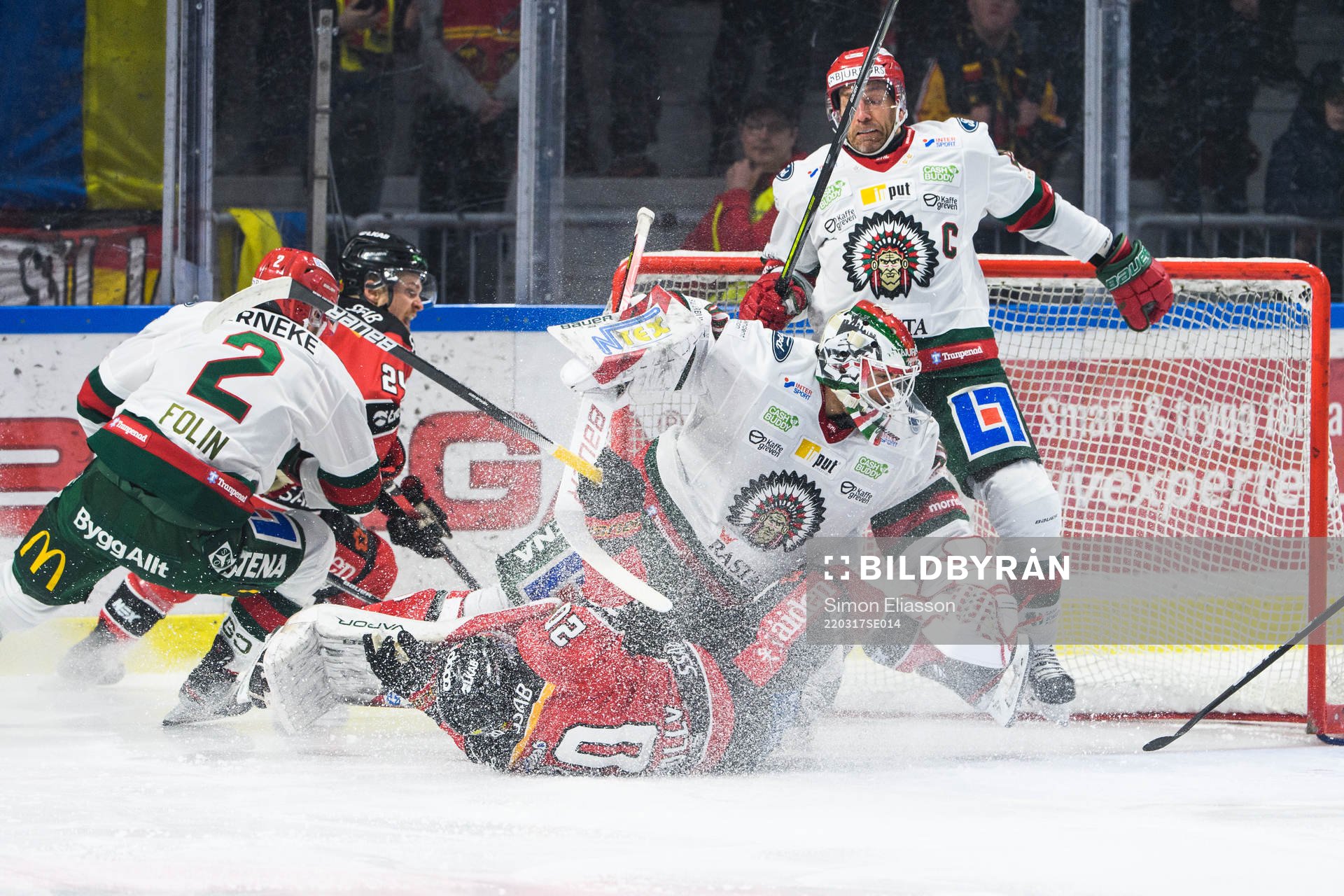 Luleås Jack Connolly, Frölundas målvakt Matthew Tomkins