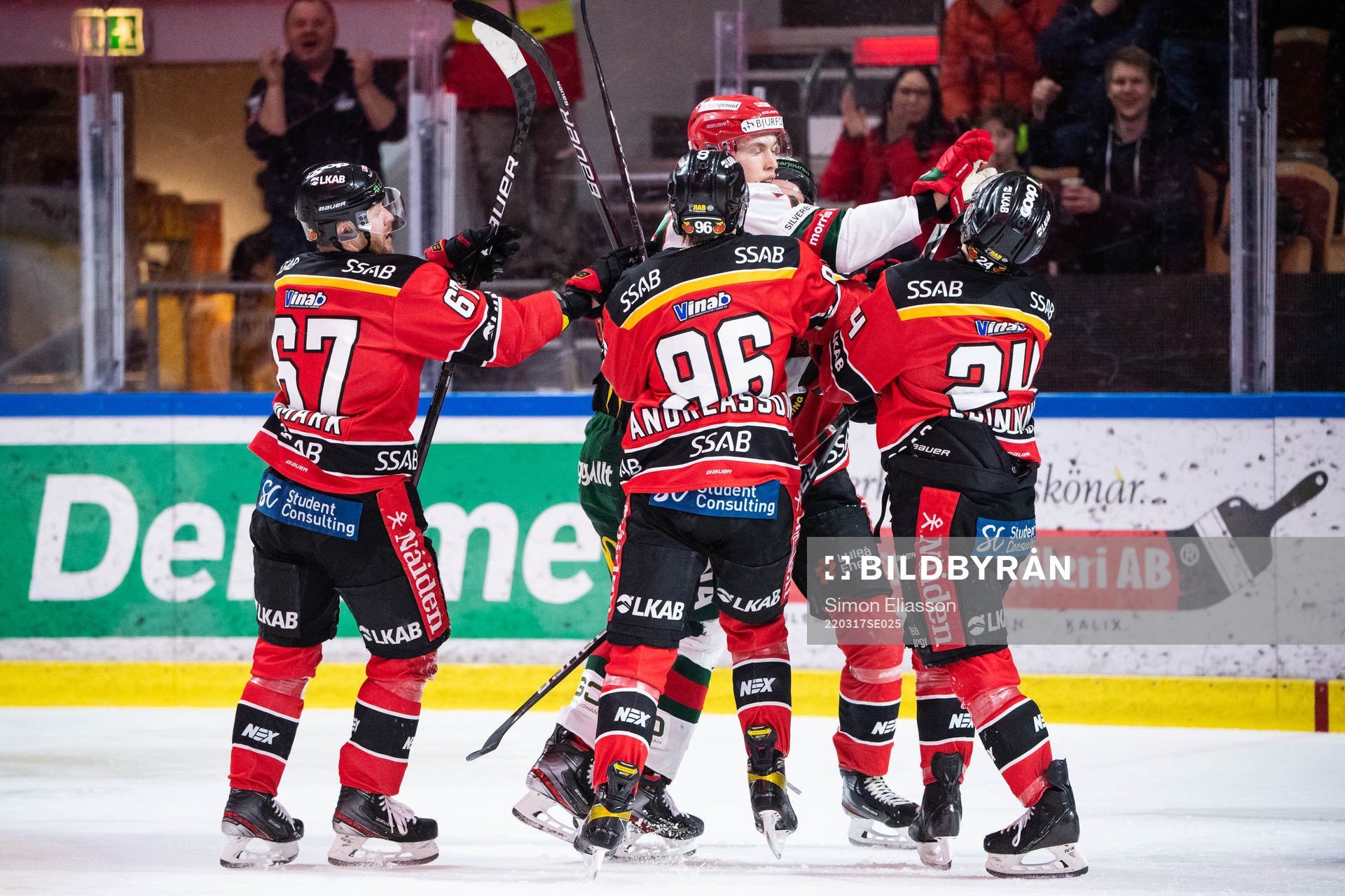 Frölundas Simon Edvinsson och Luleås Brendan Shinnimin