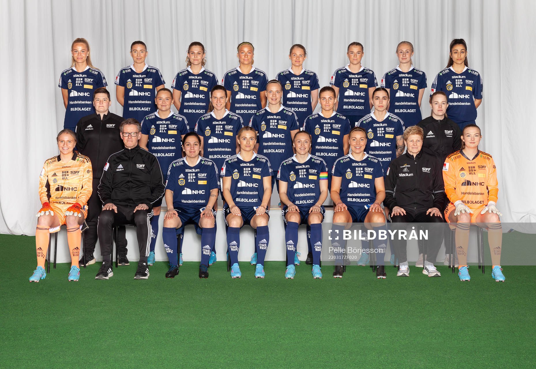 Sundsvalls Sundsvalls DFF poserar för en lagbild den 17 mars 2022 i Sundsvall. Bakre ledet från vänster: Clara Thimstrand, Wilma Näslund, Felicia Thörngren, Maja Winsa, Alva Eriksson, Hanna Melarti, Ida Åkerlund, Esti Montes de Oce. Mittenledet från vänster: Madde Björk, Tilda Wärulf, Sophie Brundin, Juulia Grönlund, Sofia Lindmark, Tilde Westman, Frida Nelin.