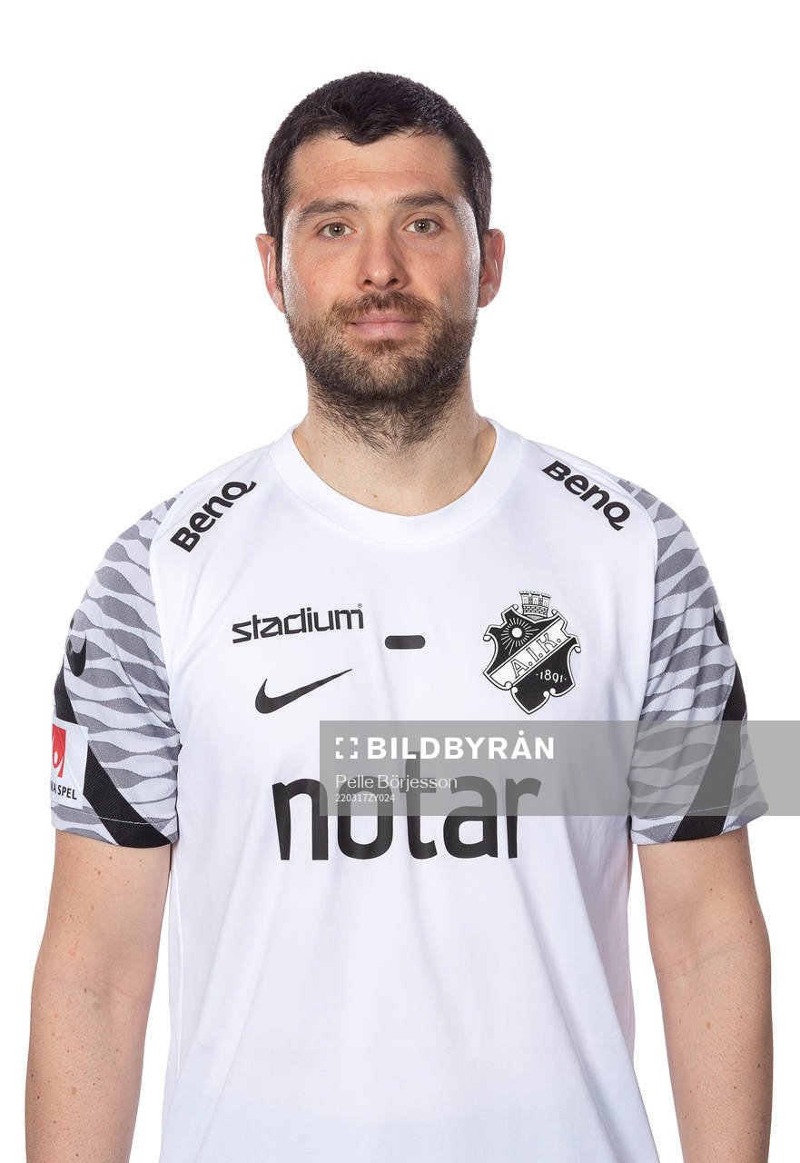 s Elliot Bastias