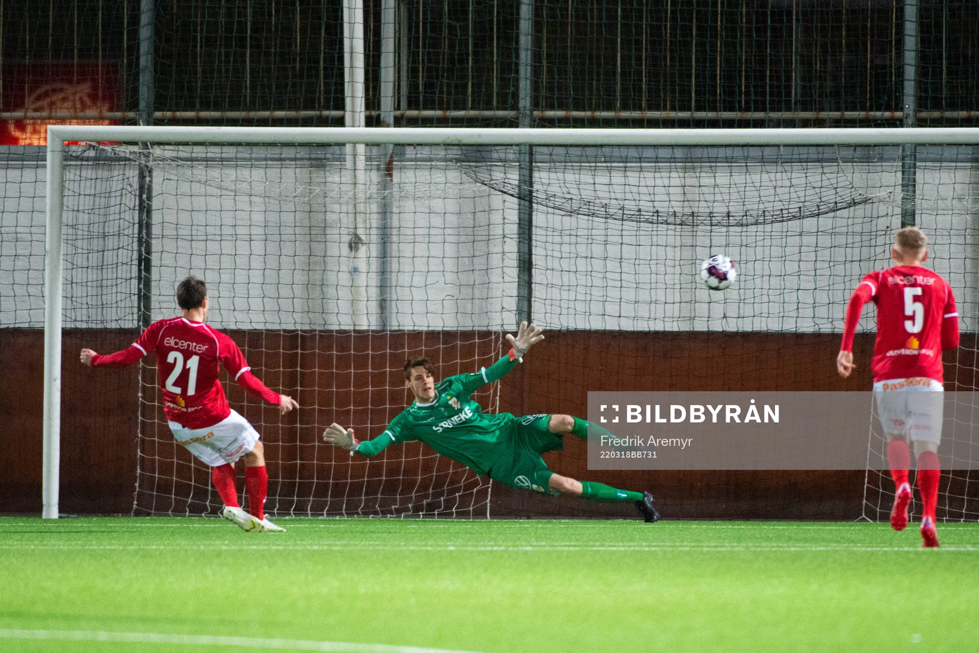 Norrbys Anton Wede gör 0-3 på IFK Göteborgs målvakt