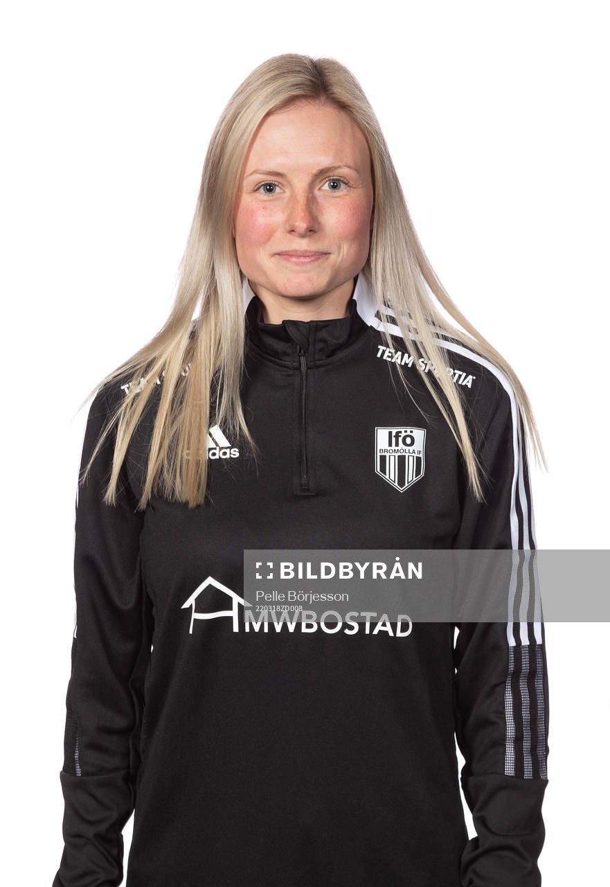 Bromöllas Fysioterapeut Jonna Carlsson poserar för ett porträtt den 18 mars 2022 i Bromölla.