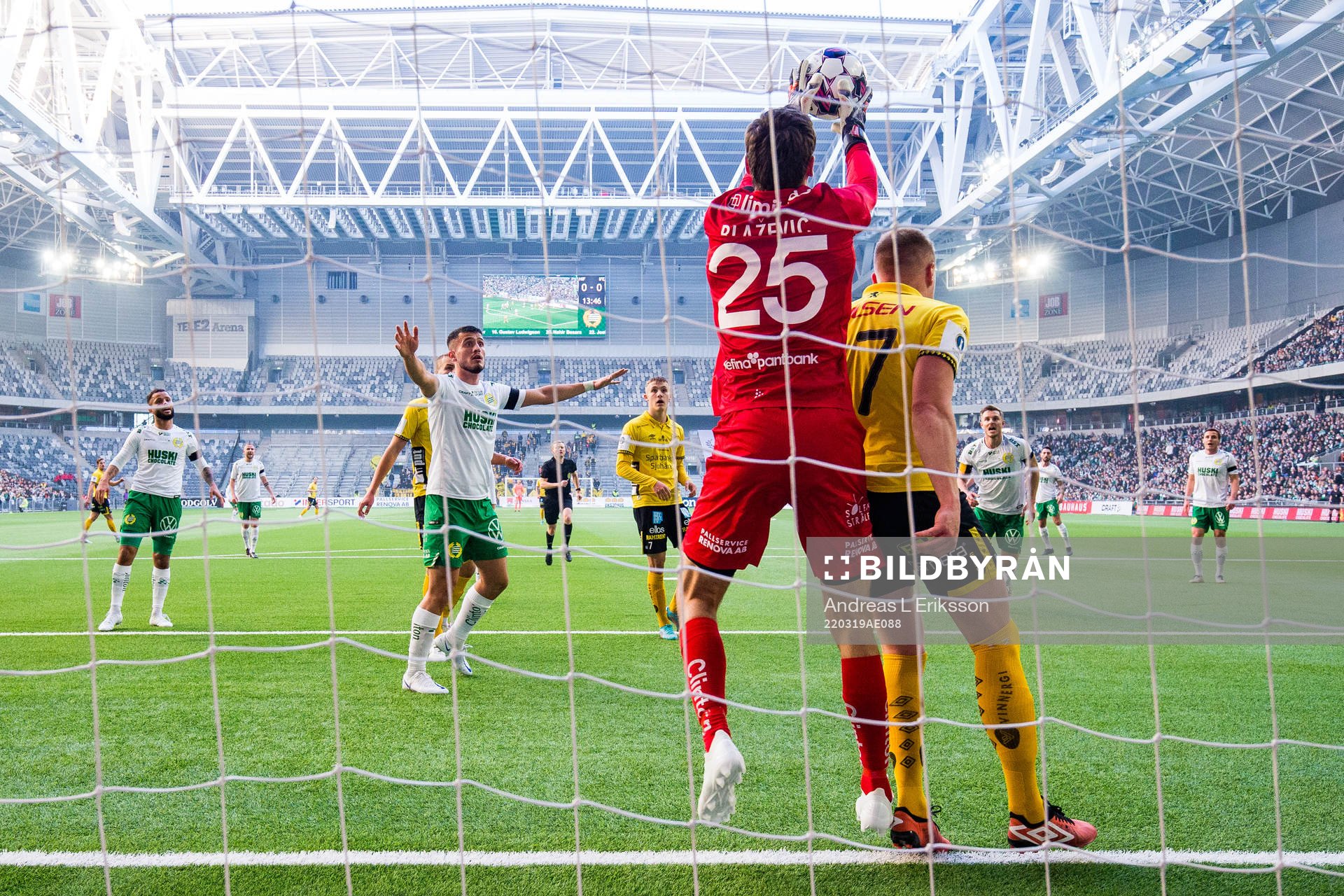 Hammarbys målvakt Davor Blazevic och Elfsborgs Per Frick