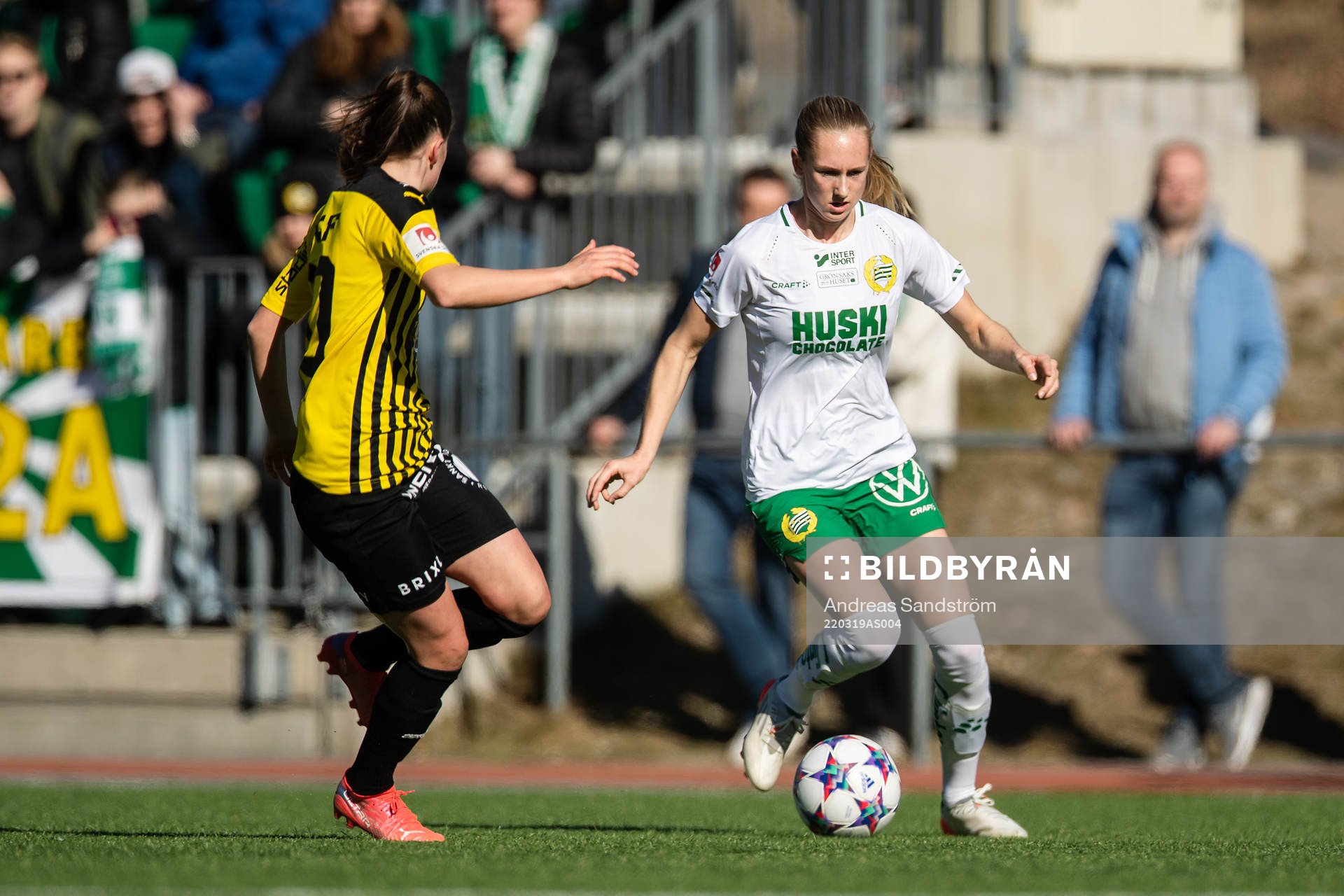 Hammarbys Ellen Wangerheim och Häckens Hanna Wijk