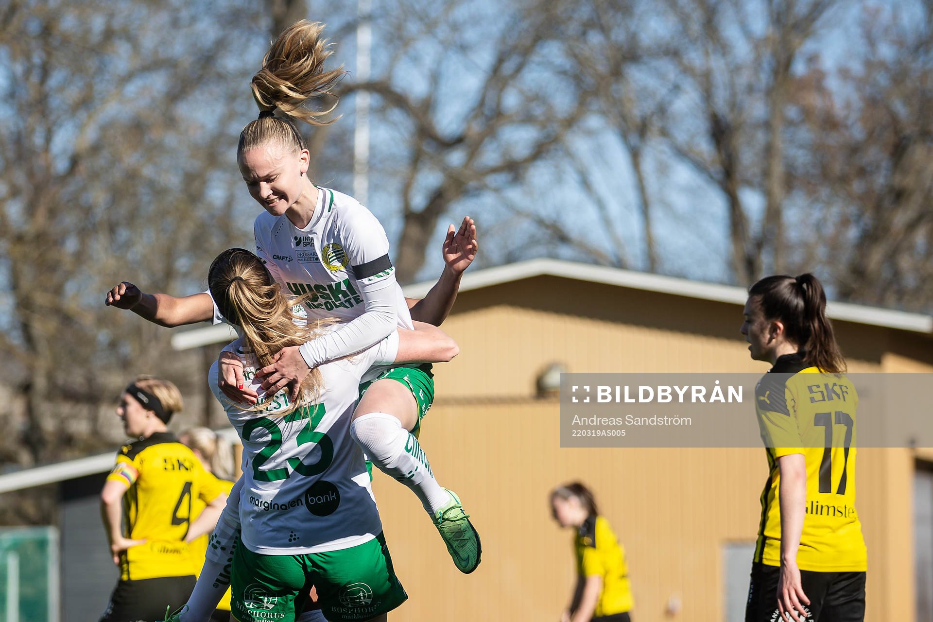 Hammarbys Matilda Vinberg och Emma Westin  jublar
