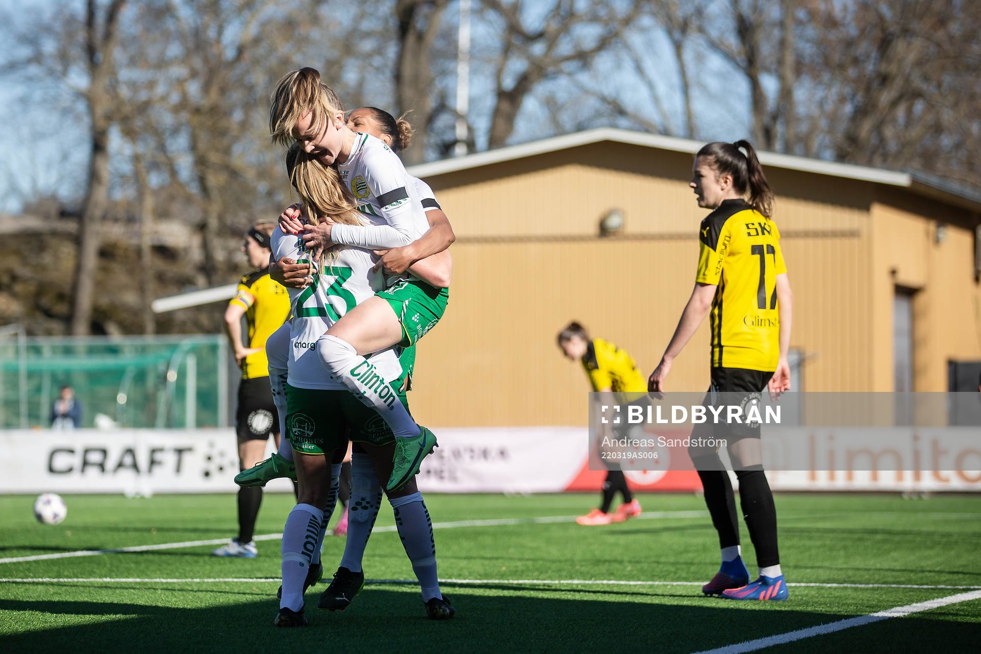 Hammarbys Matilda Vinberg och Emma Westin  jublar