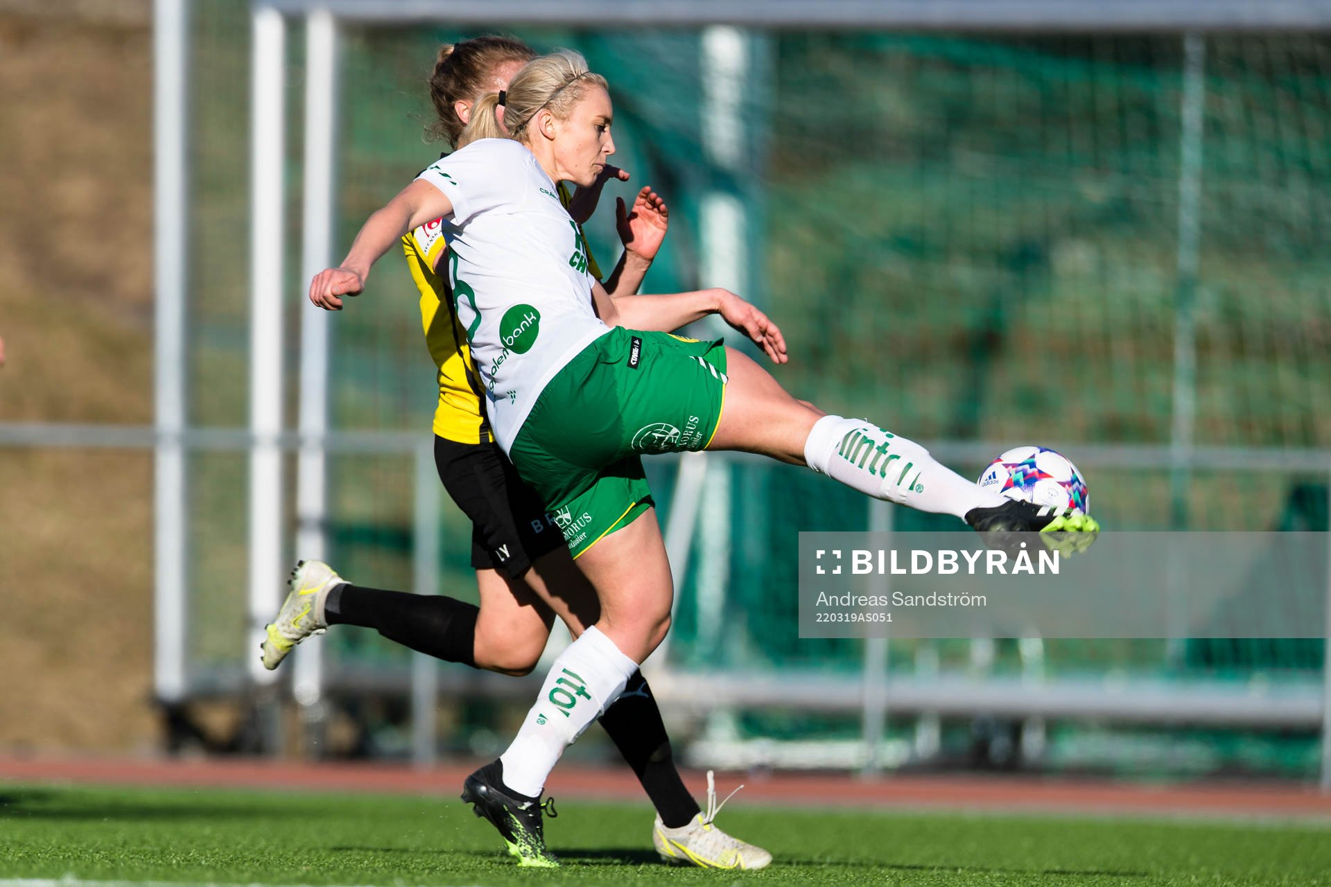 Hammarbys Ellen Gibson  och Häckens Agla Maria