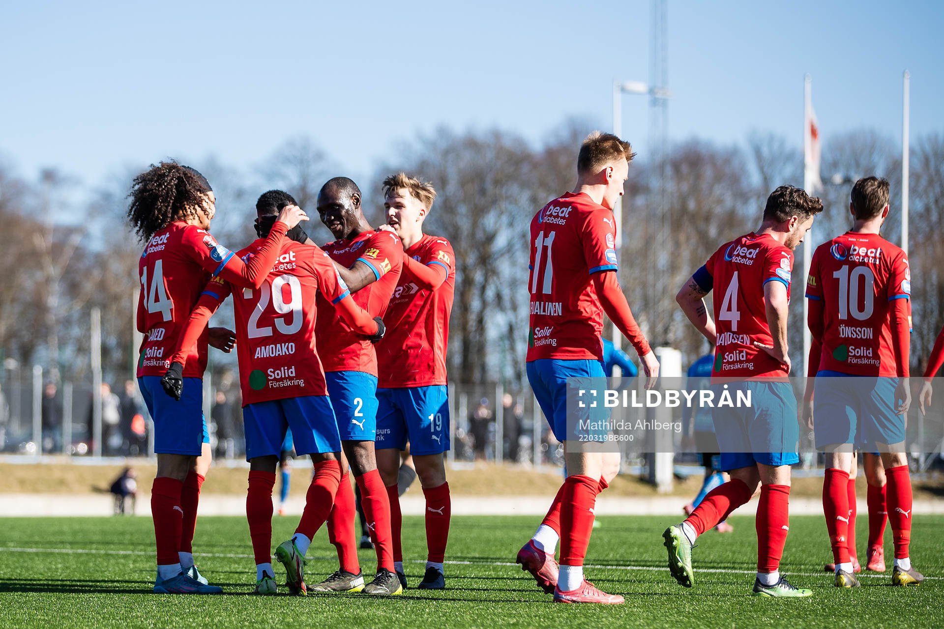 Helsingborgs Joseph Amoako och Ravy Tsouka-Dozi jublar