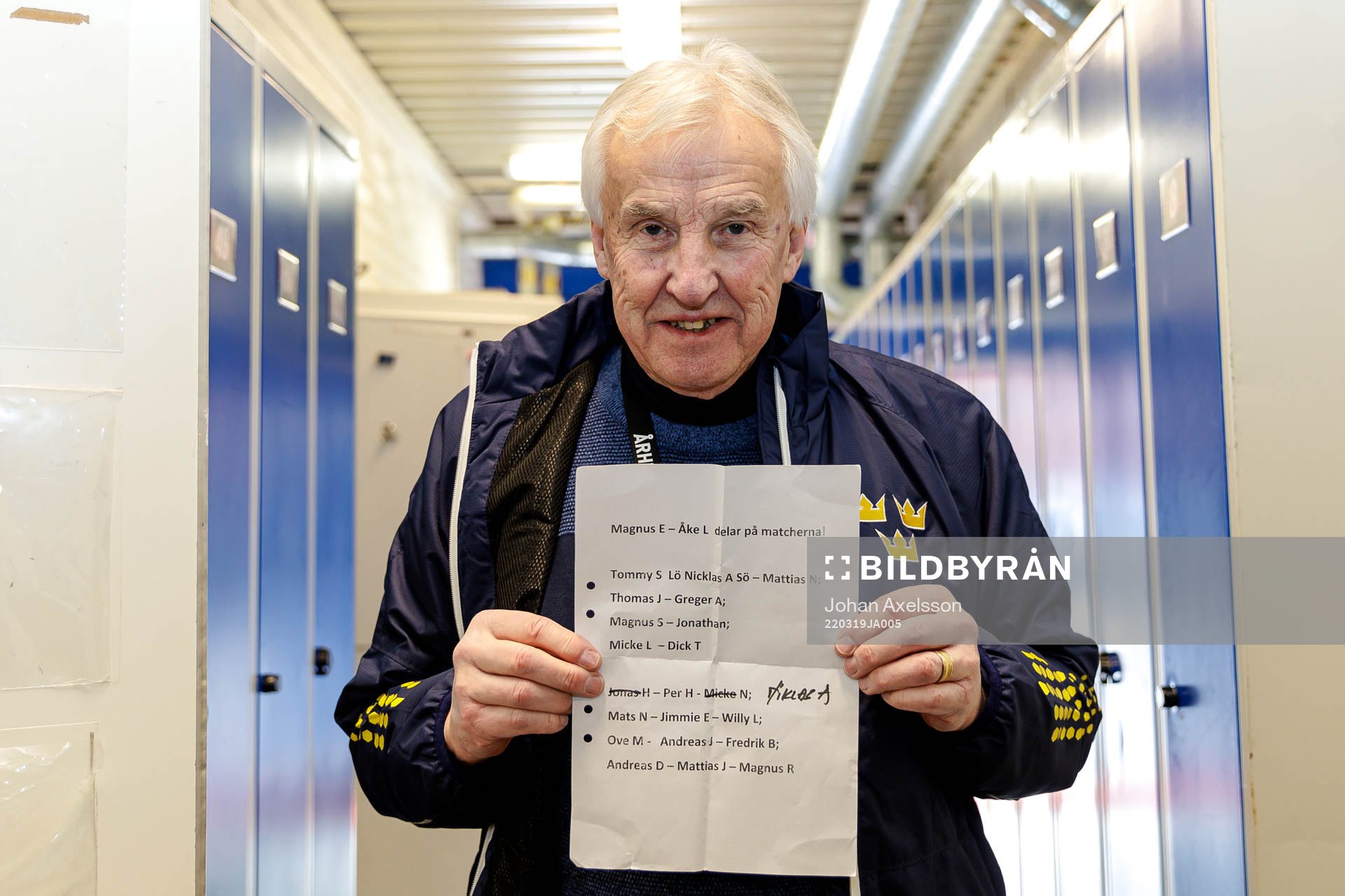 Tre kronor legends Curt Lundmark med laguppställningen