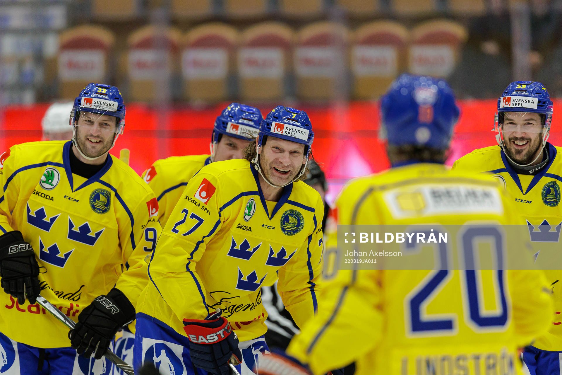 Tre kronor legends Dick Tärnström jublar